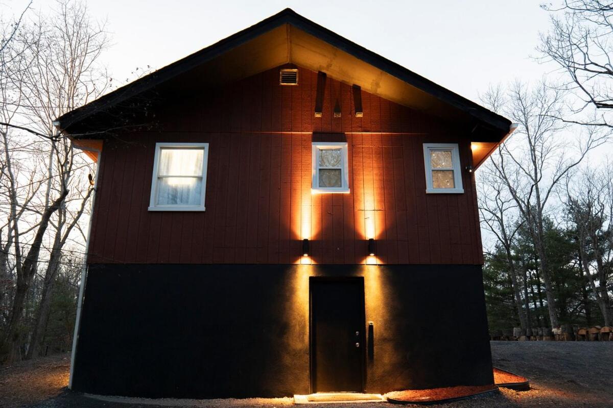 Modern Retreat Poconos 3BR Fire Pit Skiing