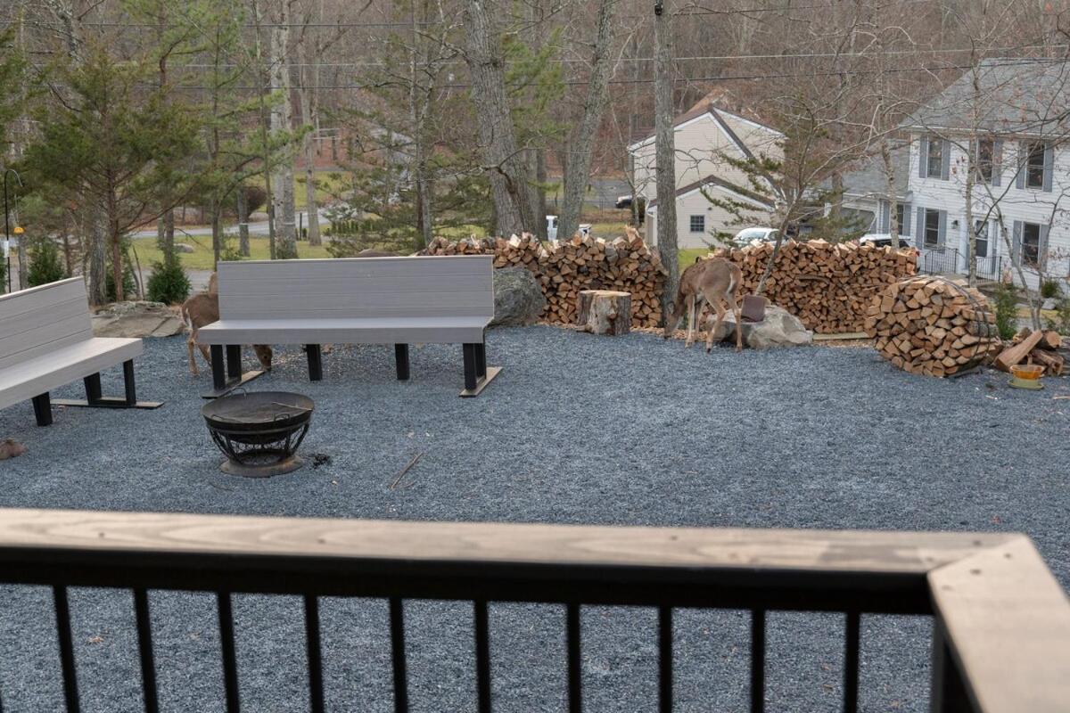 Modern Retreat Poconos 3BR Fire Pit Skiing