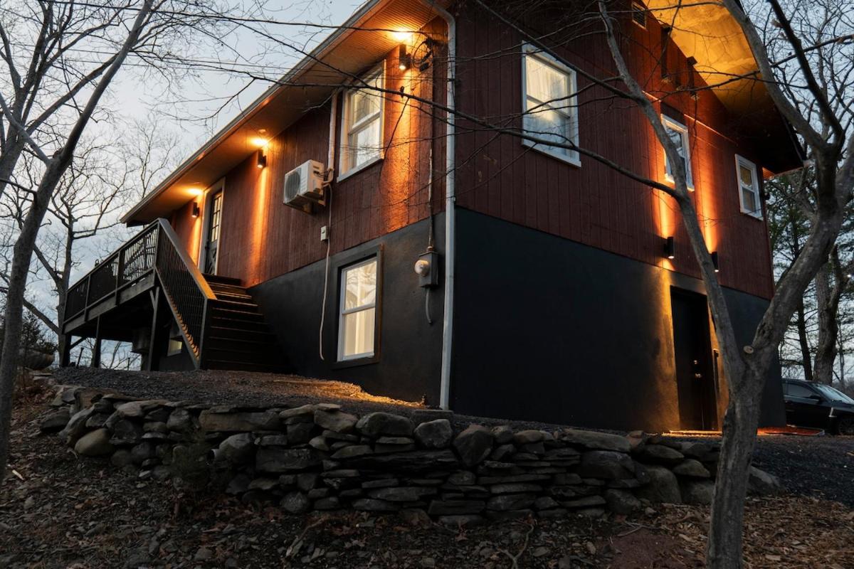 Modern Retreat Poconos 3BR Fire Pit Skiing