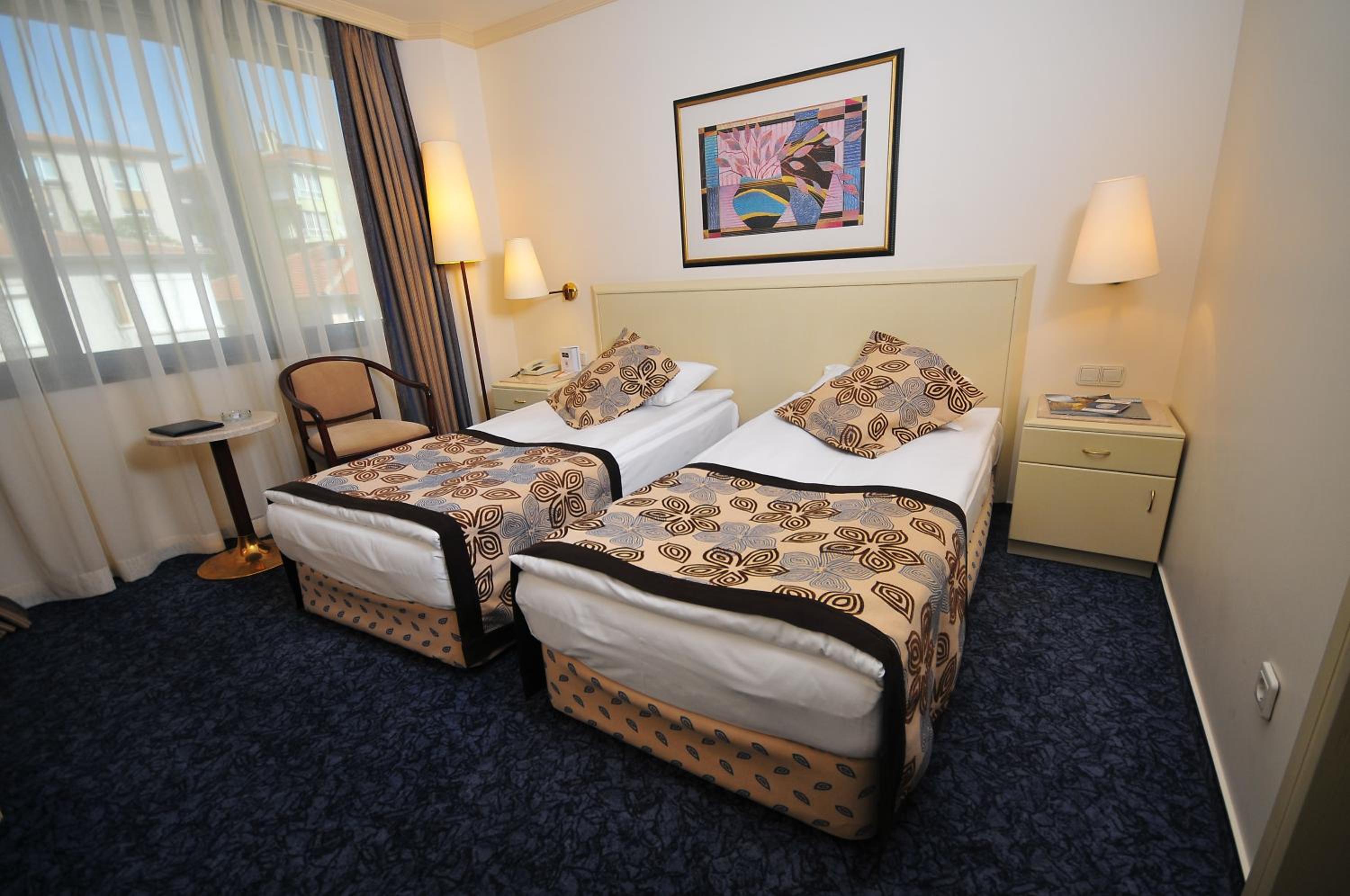 Class Hotel - Image 6