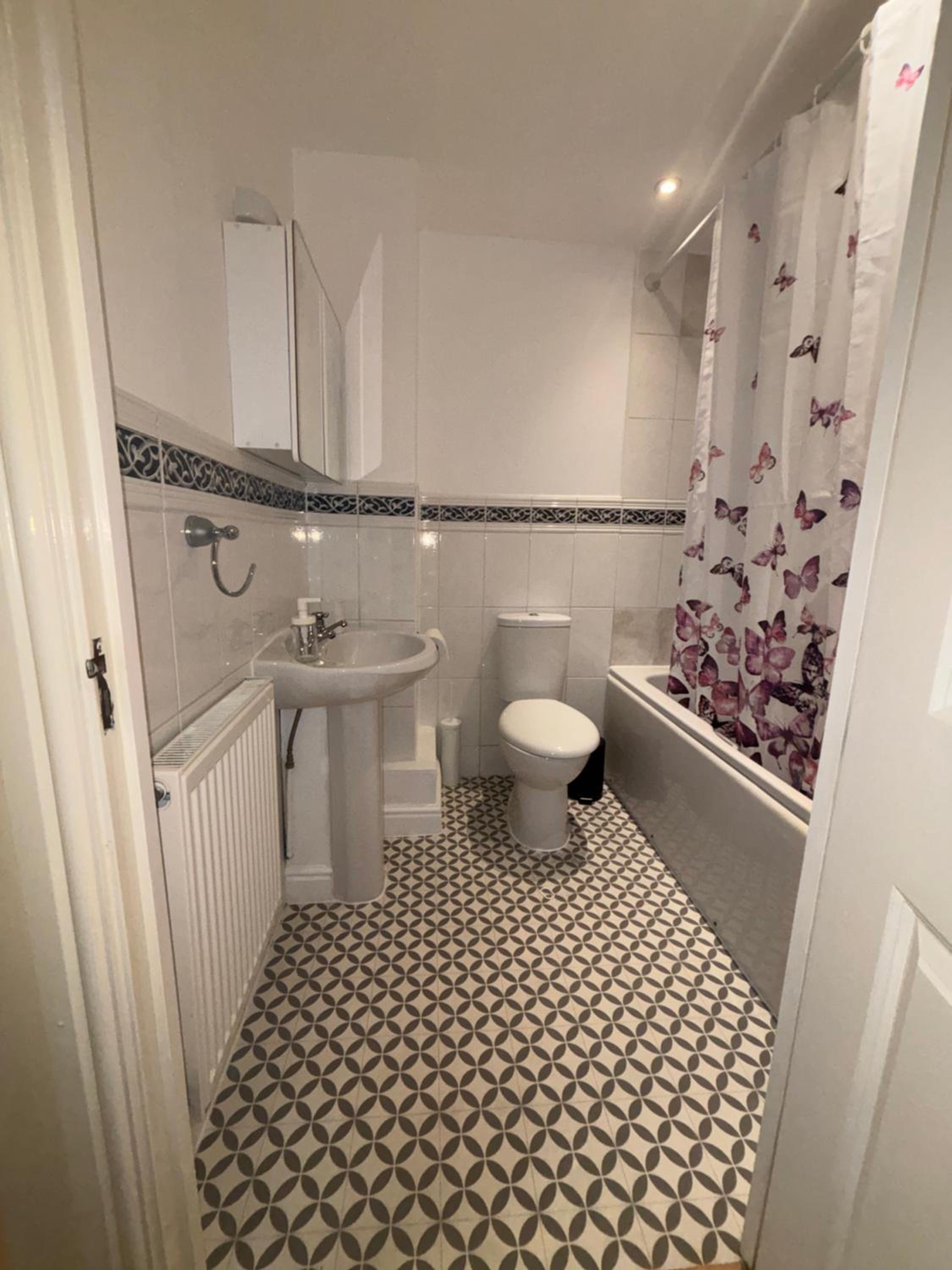 Spacious 2-Bed Family Flat in Wimbledon Near Tube