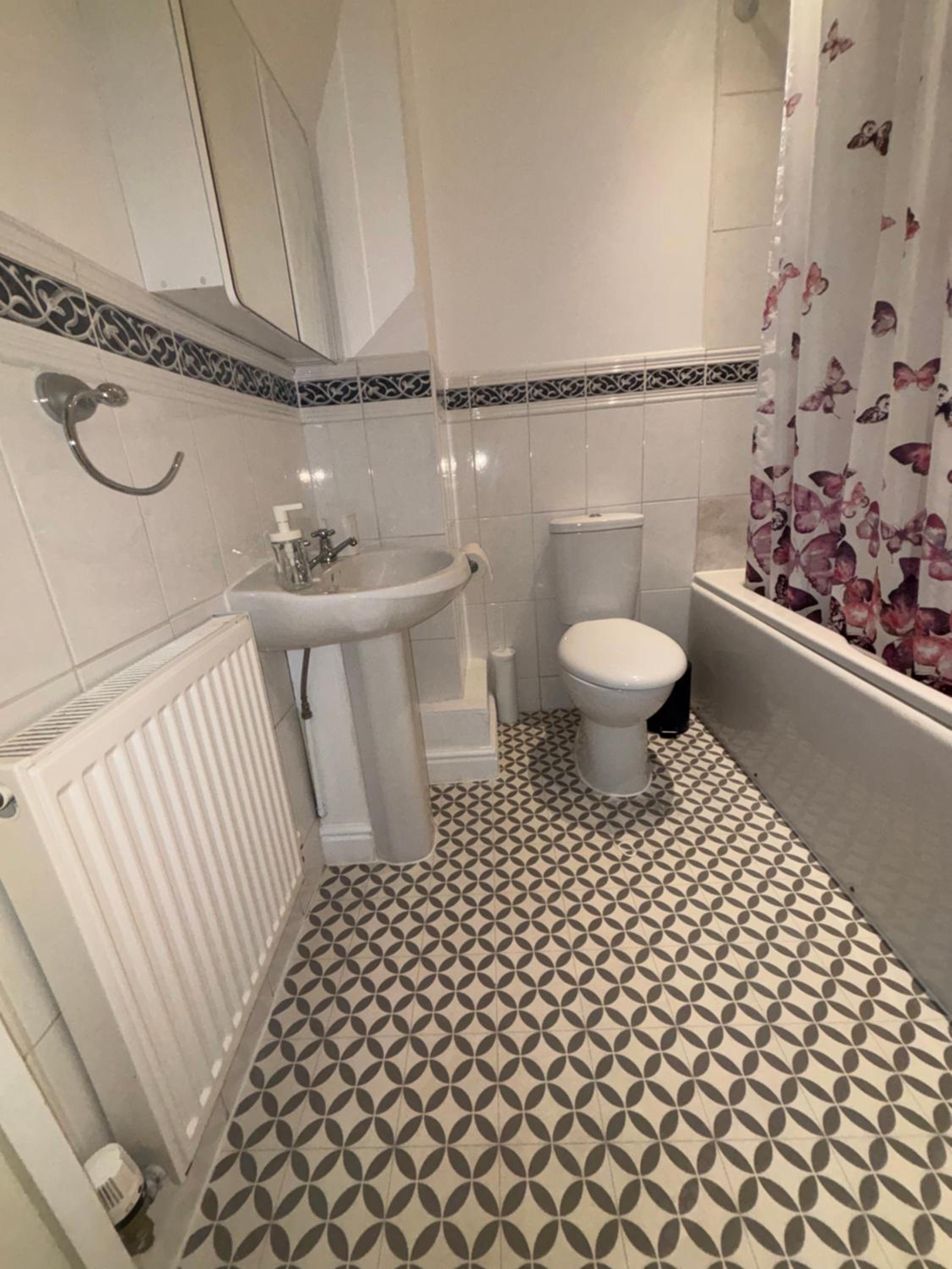 Spacious 2-Bed Family Flat in Wimbledon Near Tube