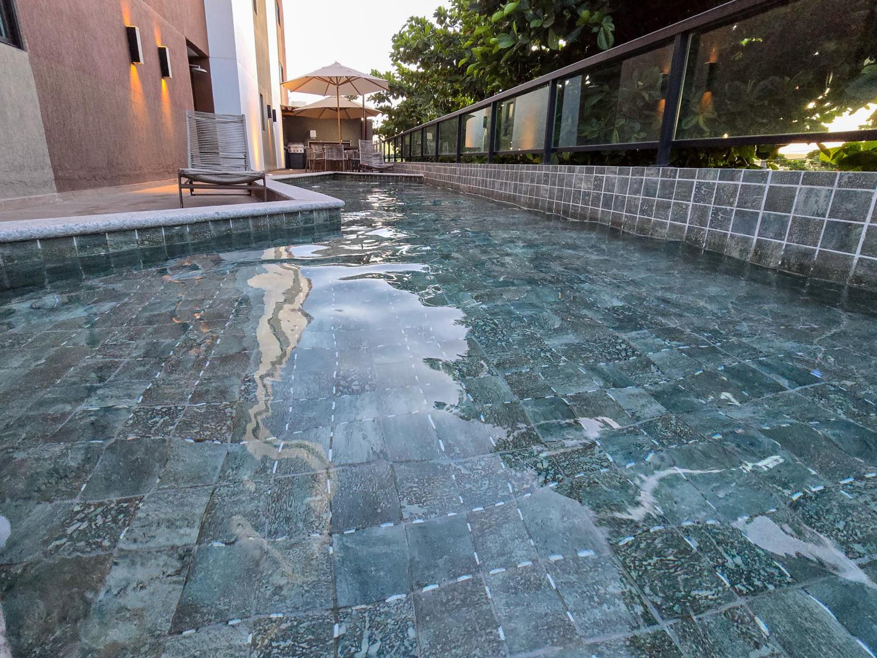 Flat duplex, 100m da praia, piscina