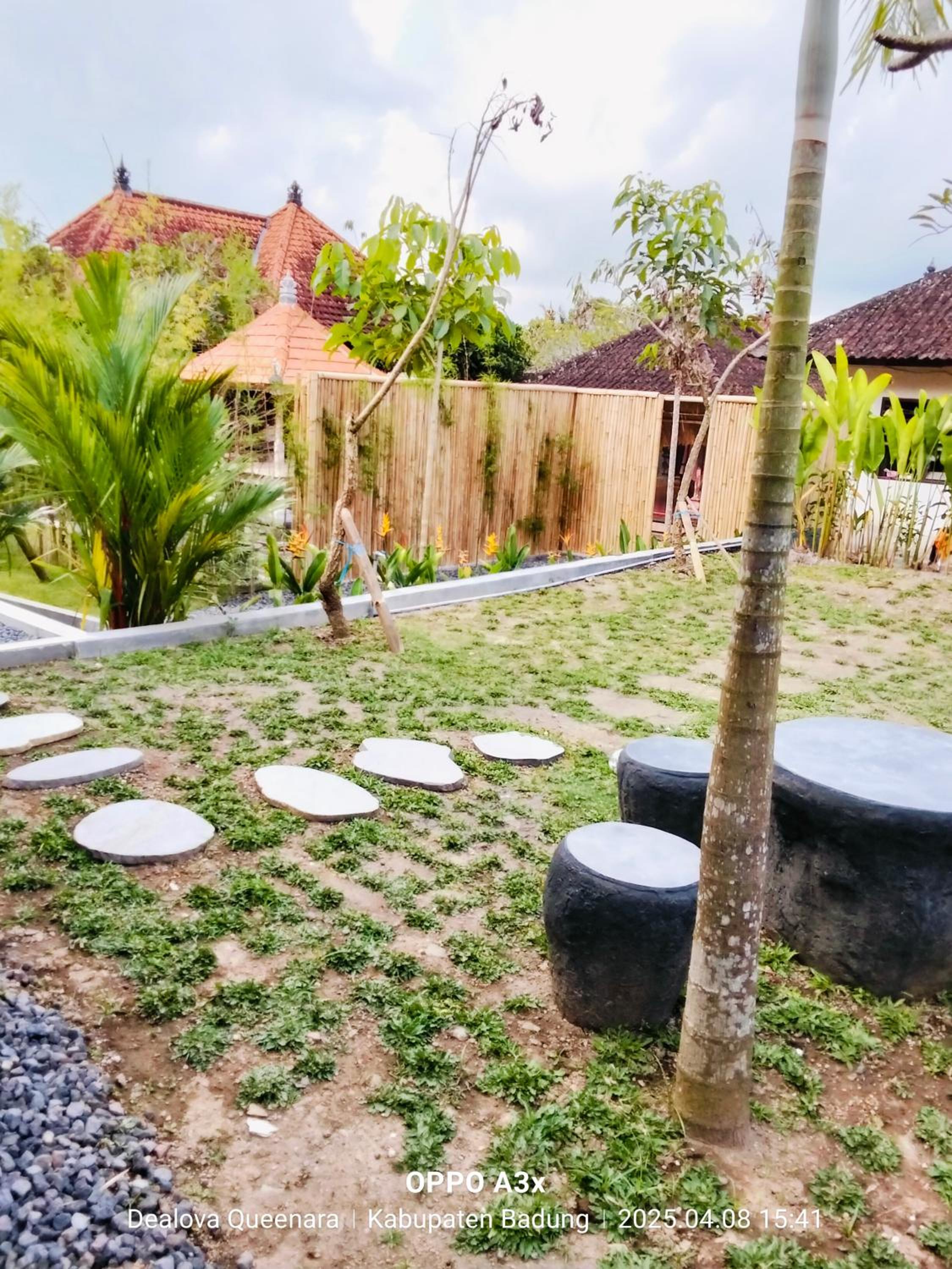 Queenara Local House