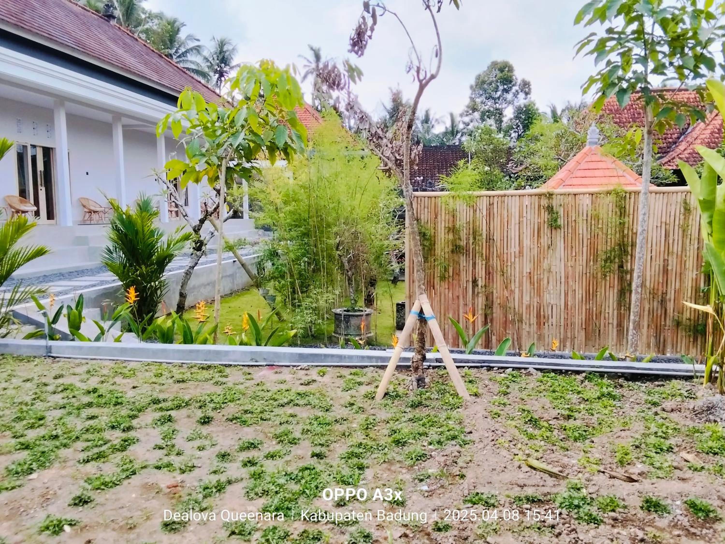 Queenara Local House