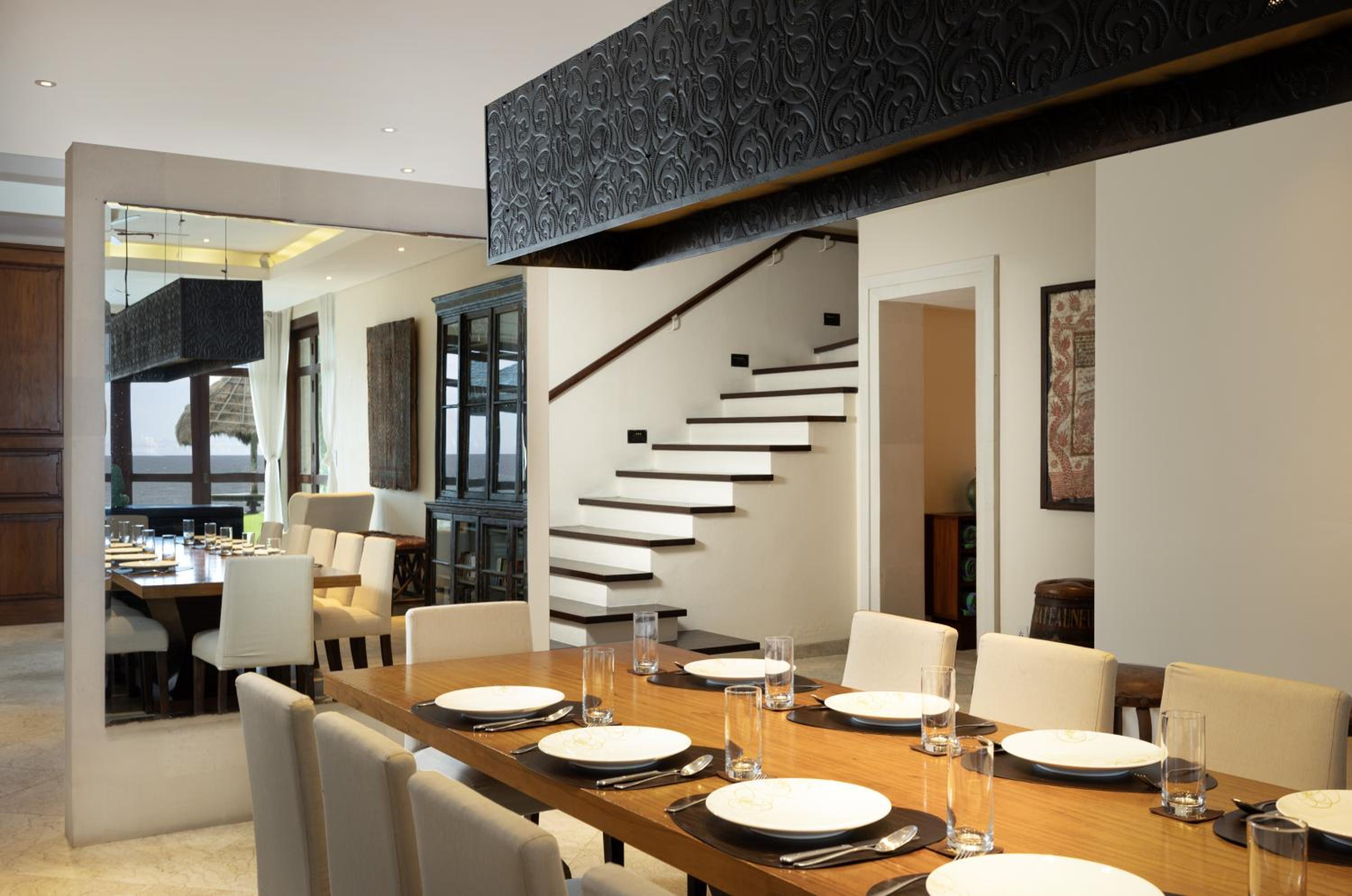 Villa Rosita Oceanfront Villa with Private Chef in Bali