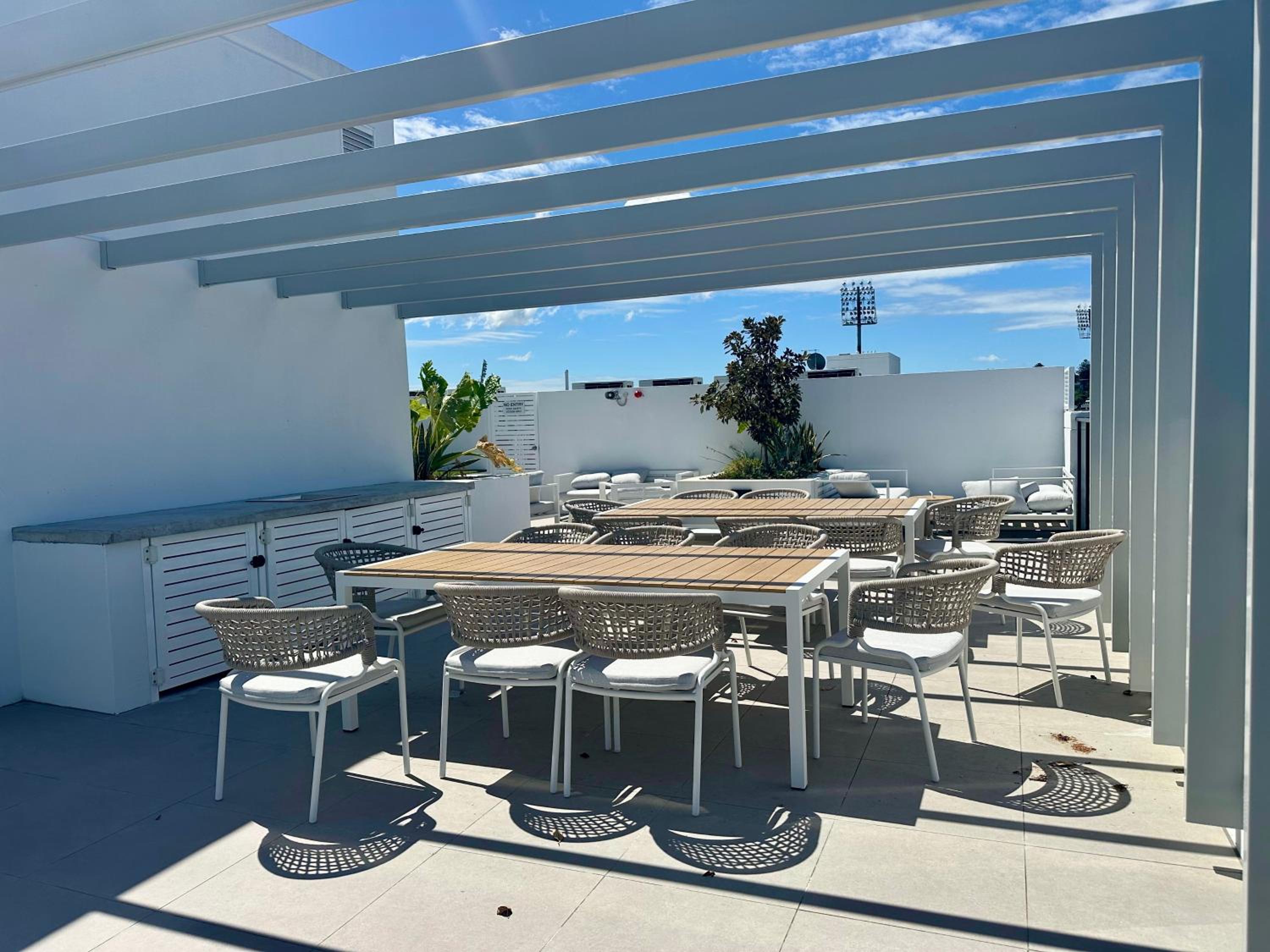 New City Condo with Brisbane River View & Parking