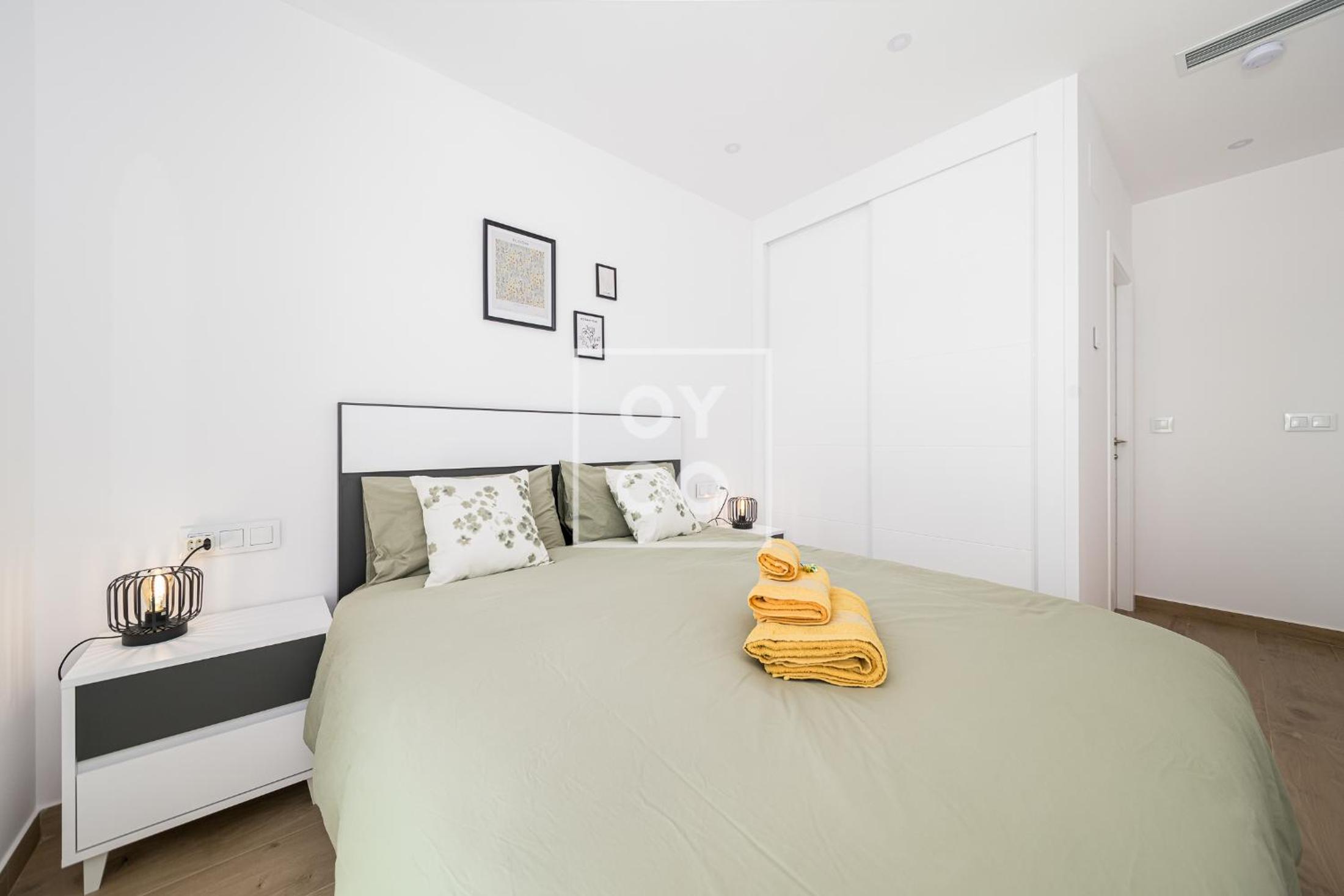 La Rambla Sky Penthouse - Rooftop BBQ pool near beach - by Oyoostays