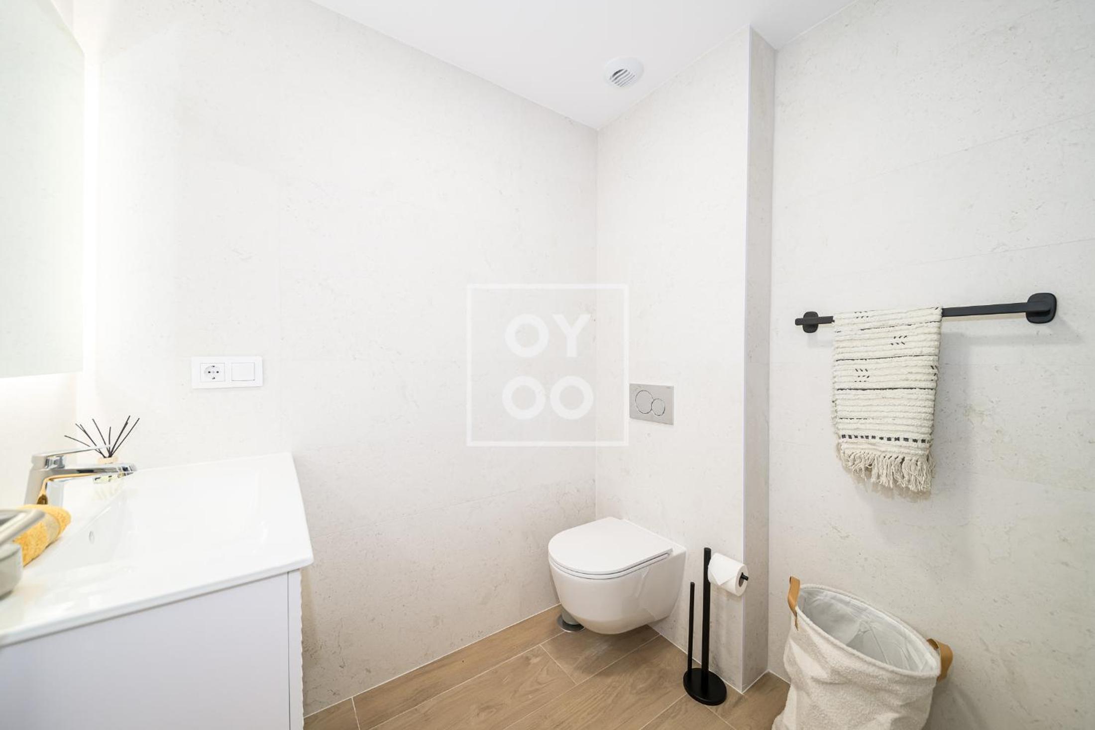 La Rambla Sky Penthouse - Rooftop BBQ pool near beach - by Oyoostays