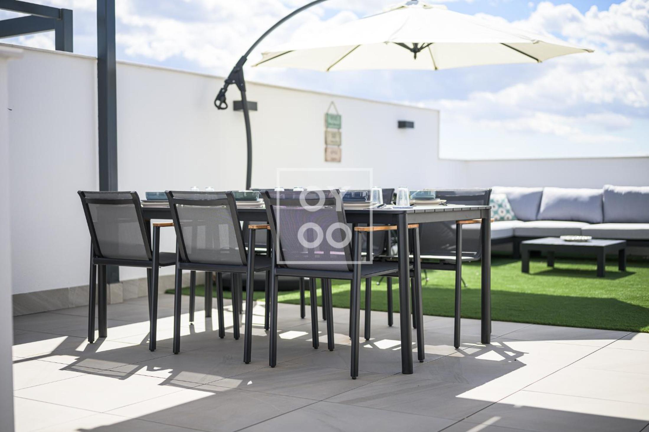 La Rambla Sky Penthouse - Rooftop BBQ pool near beach - by Oyoostays