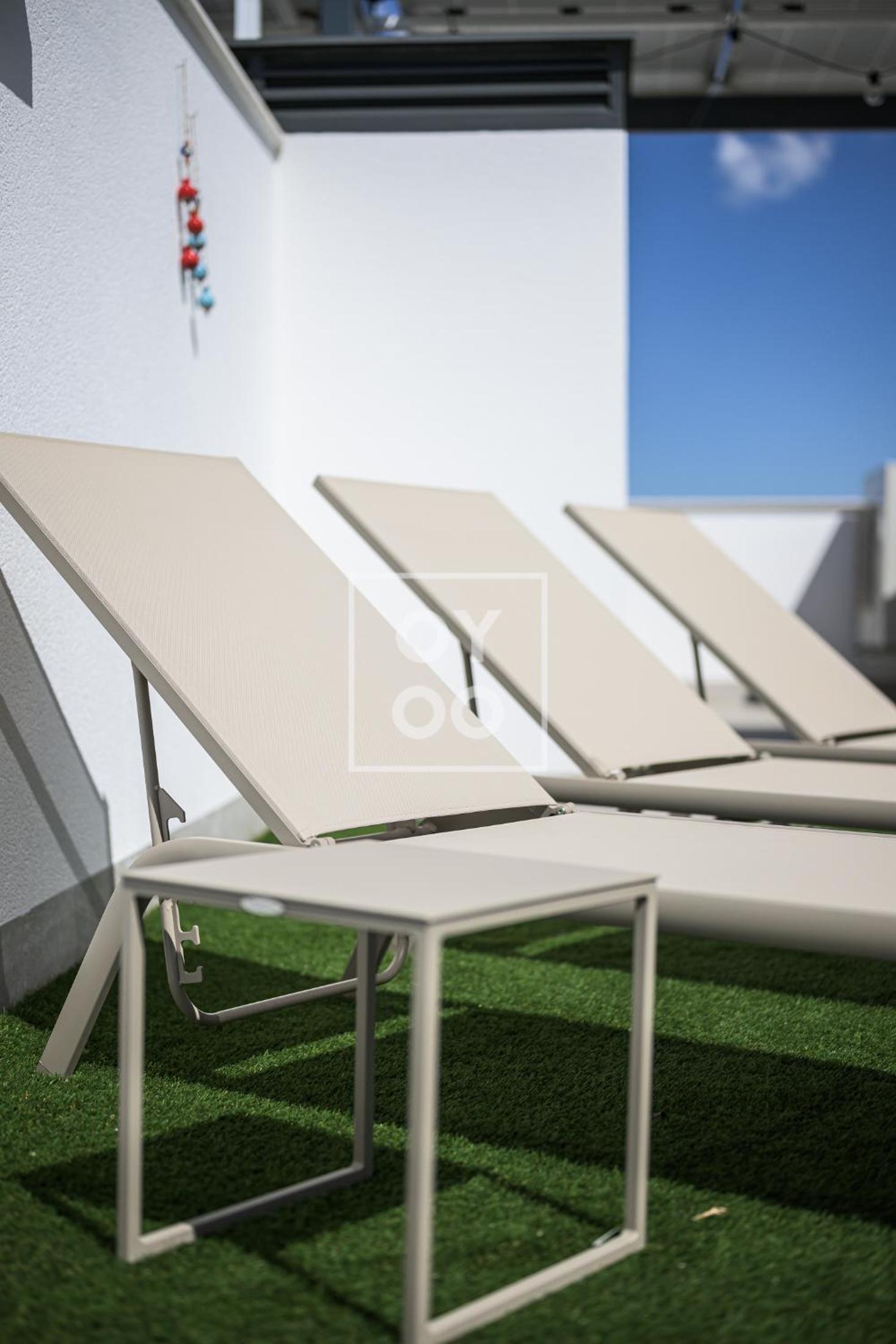 La Rambla Sky Penthouse - Rooftop BBQ pool near beach - by Oyoostays