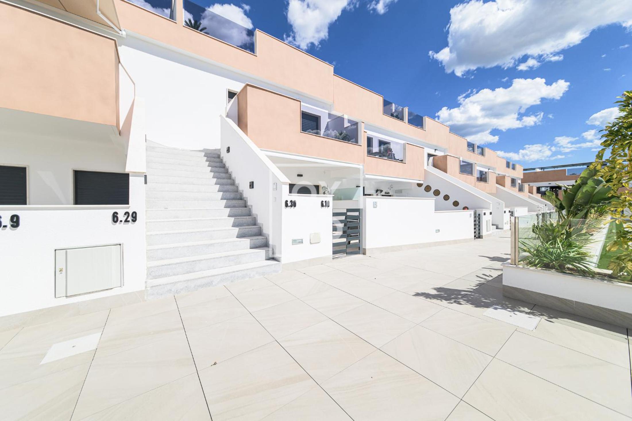 La Rambla Sky Penthouse - Rooftop BBQ pool near beach - by Oyoostays