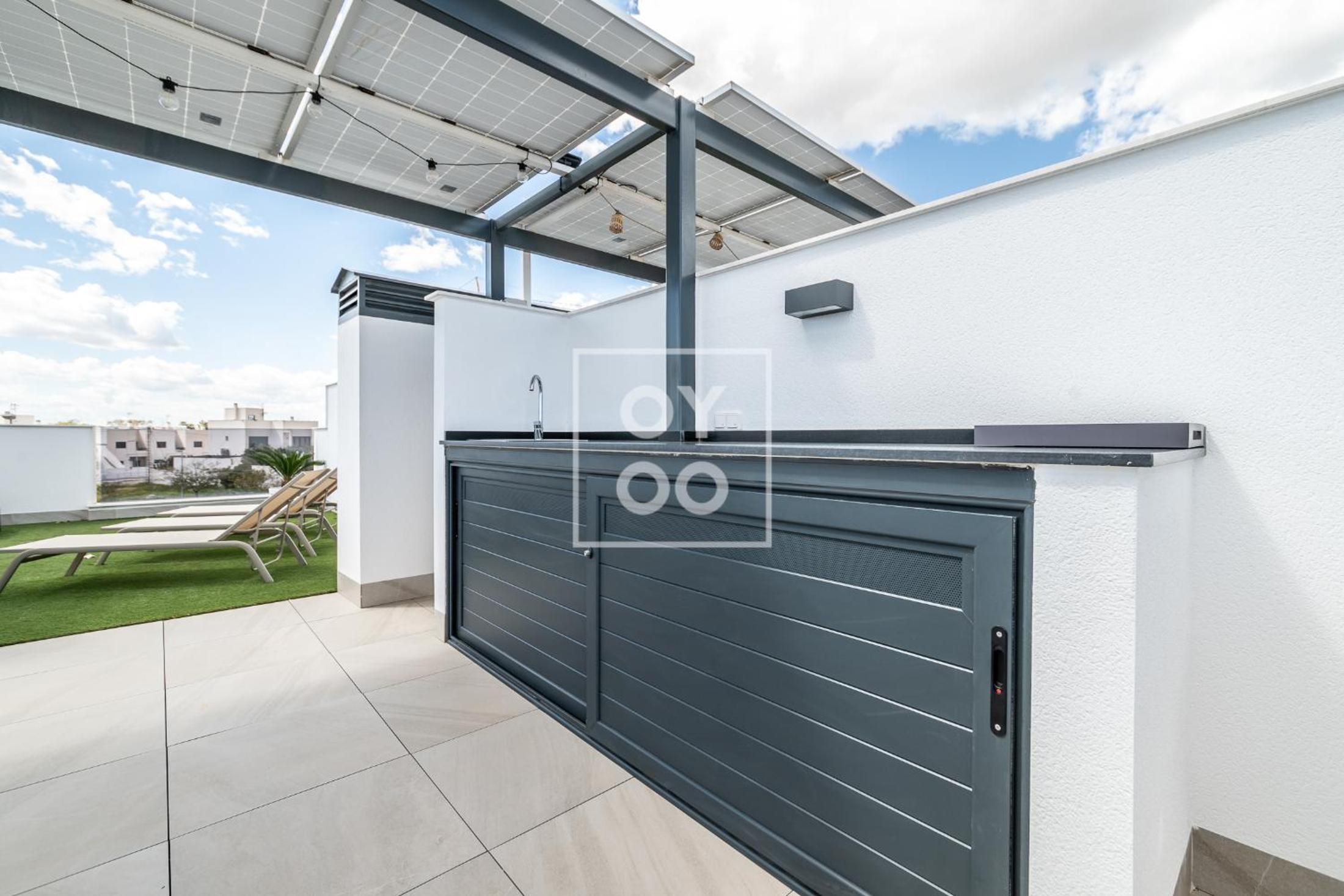 La Rambla Sky Penthouse - Rooftop BBQ pool near beach - by Oyoostays