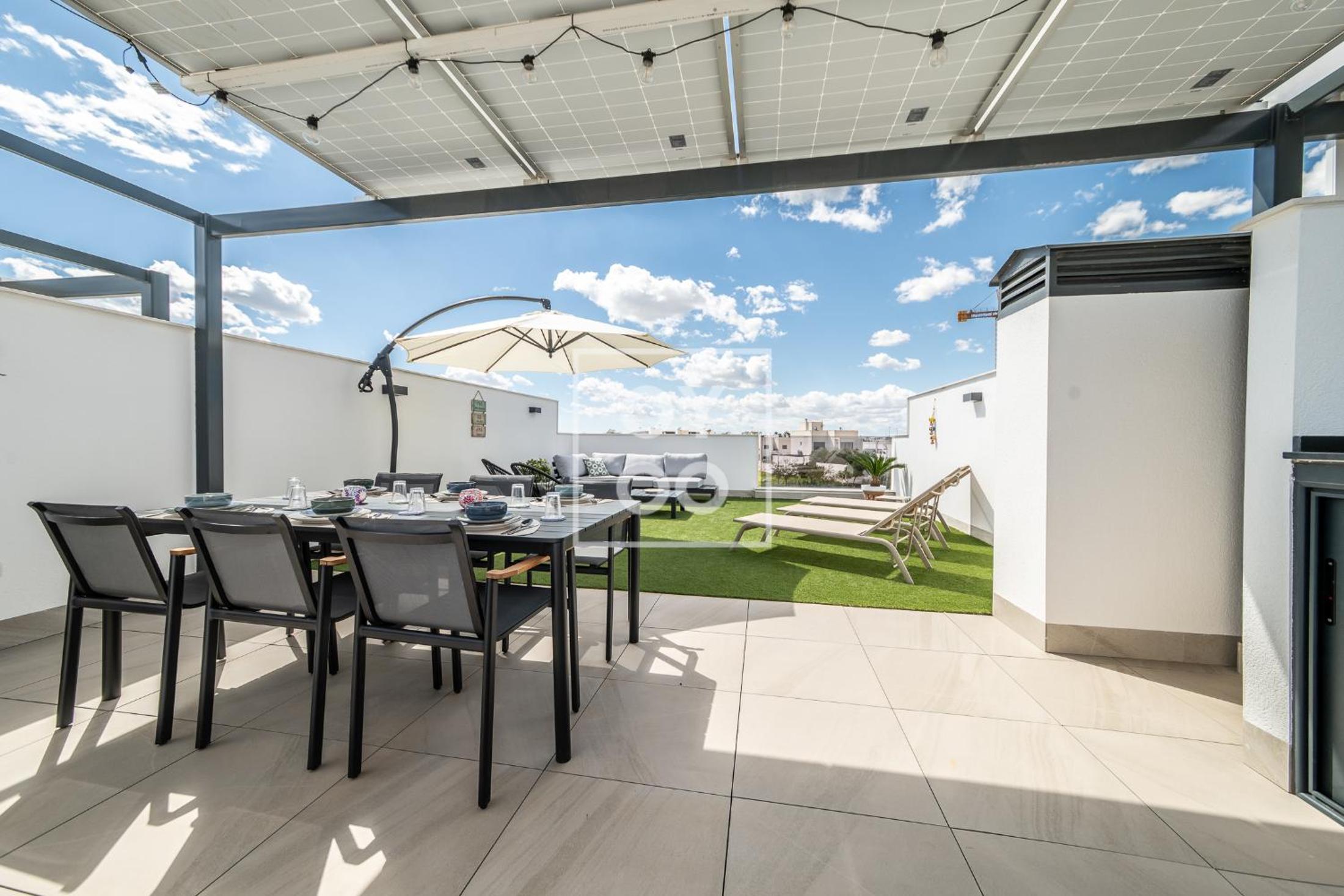La Rambla Sky Penthouse - Rooftop BBQ pool near beach - by Oyoostays