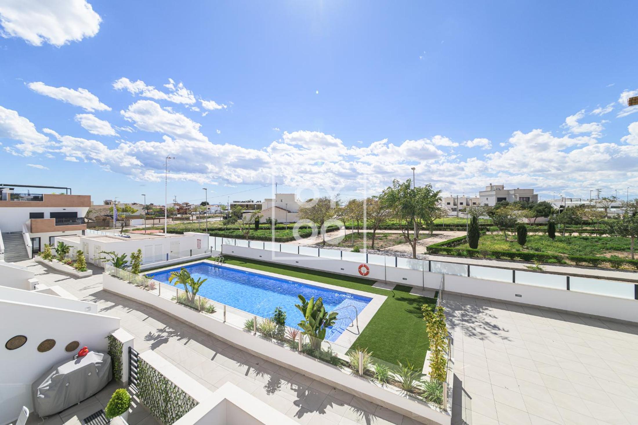 La Rambla Sky Penthouse - Rooftop BBQ pool near beach - by Oyoostays