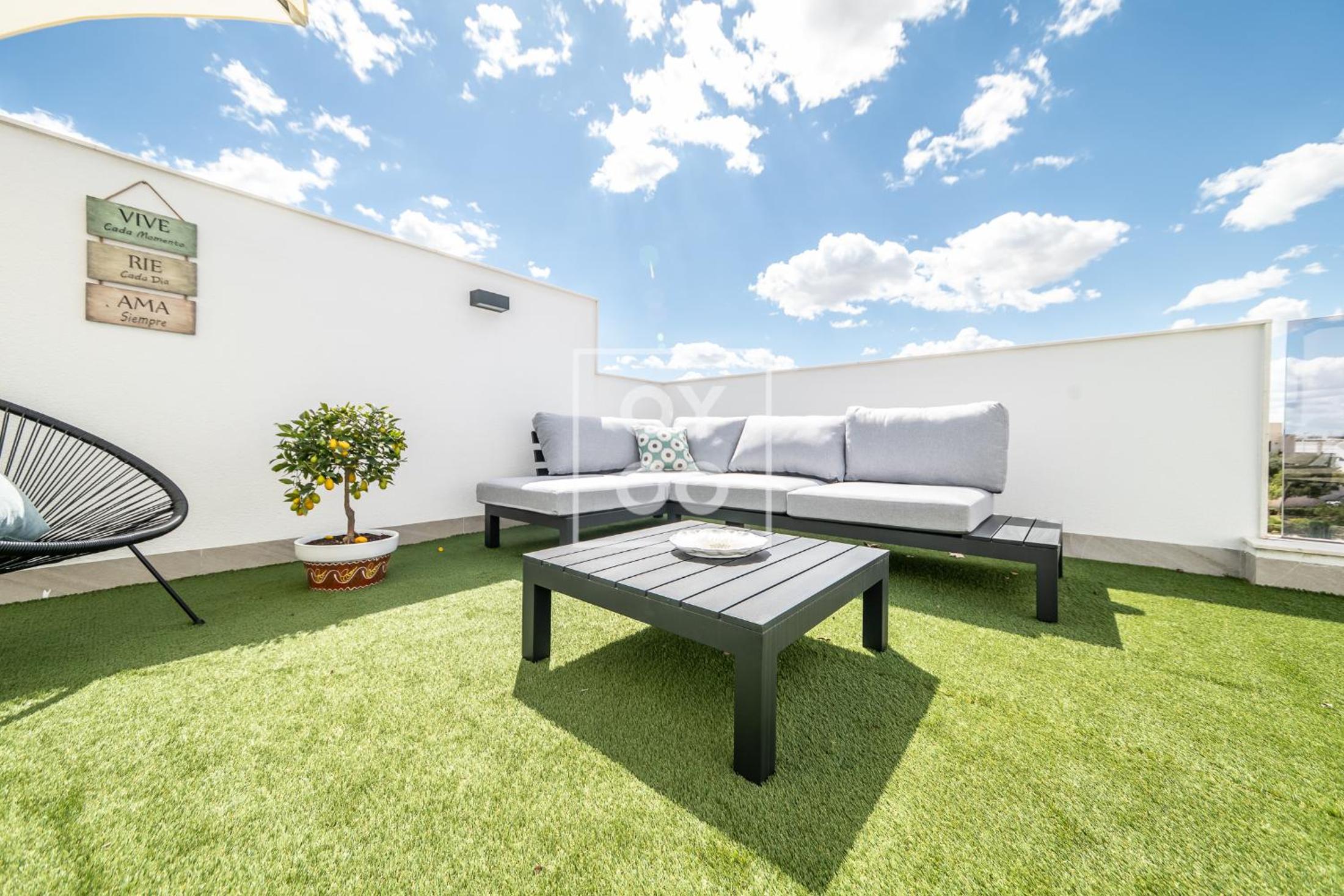 La Rambla Sky Penthouse - Rooftop BBQ pool near beach - by Oyoostays