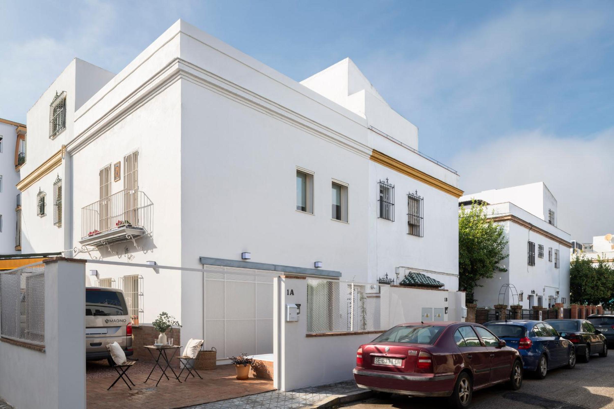 Magno Apartments Robles