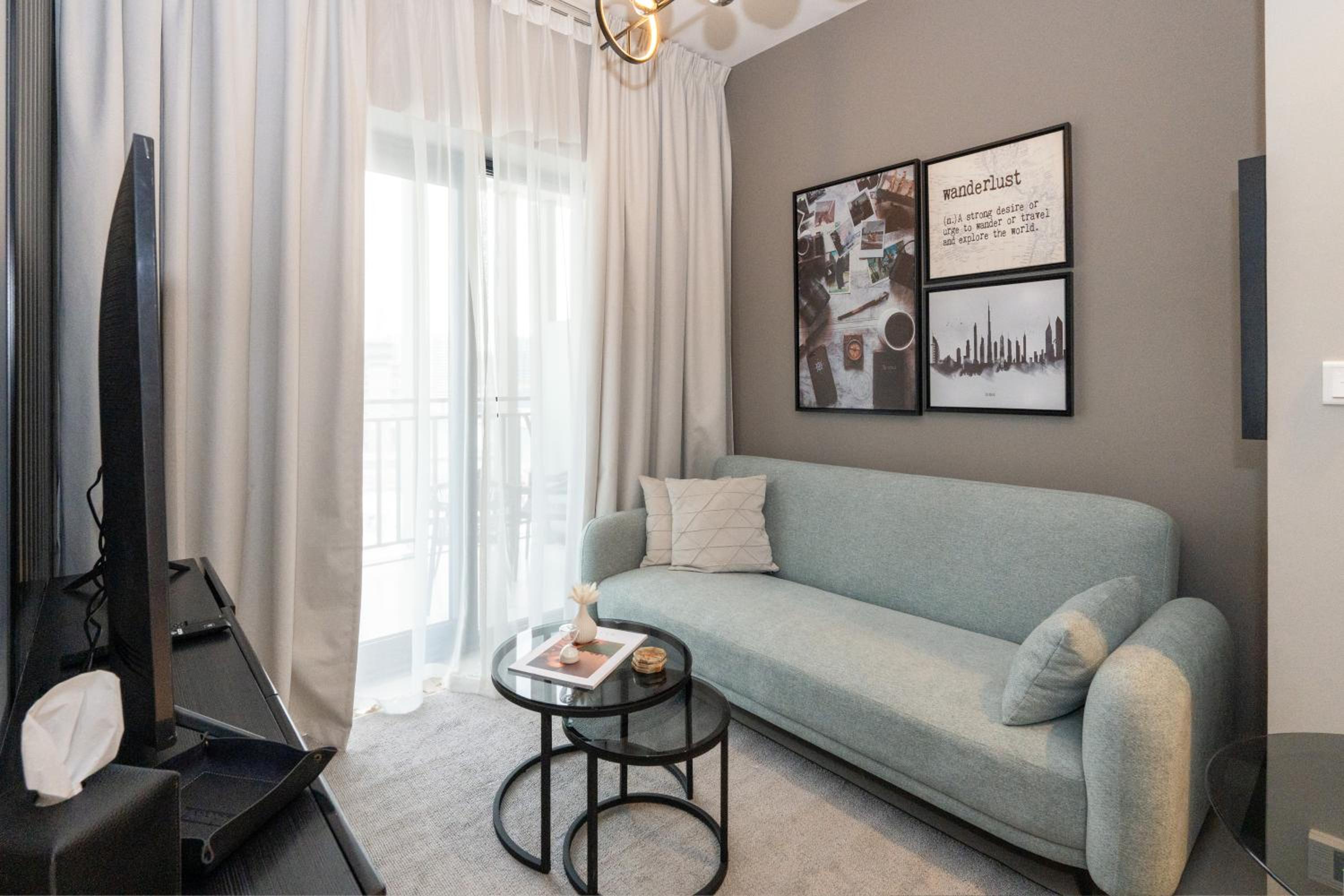 Keyrock Living - Lakeview Luxury with Pool Access