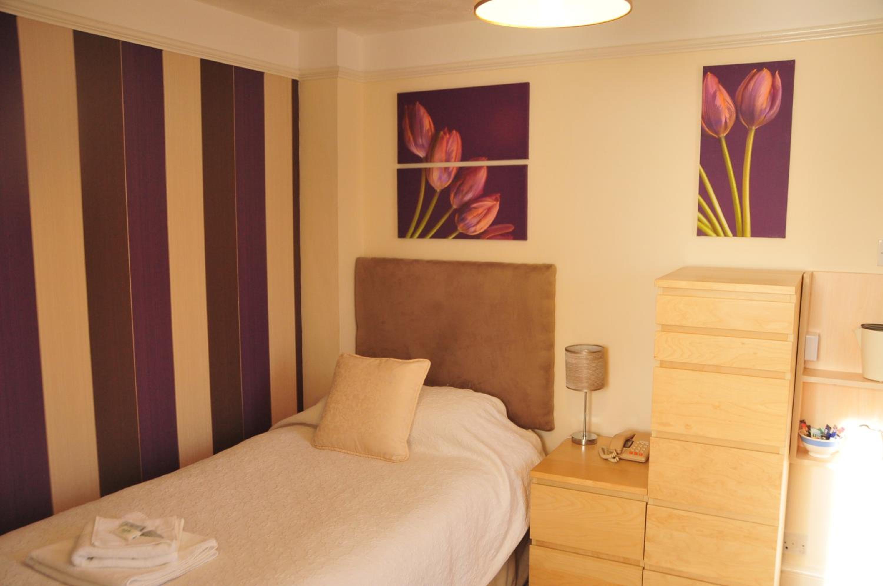 Gloucester Vacations - Edward Hotel - Property Image 6
