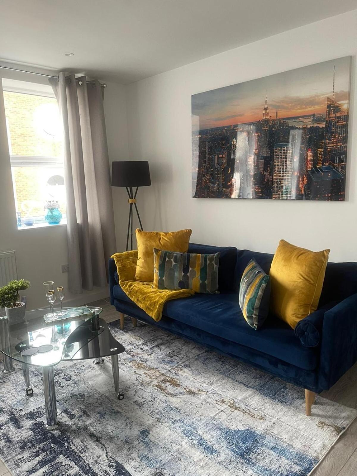 Charming 2- Bedroom Apartment