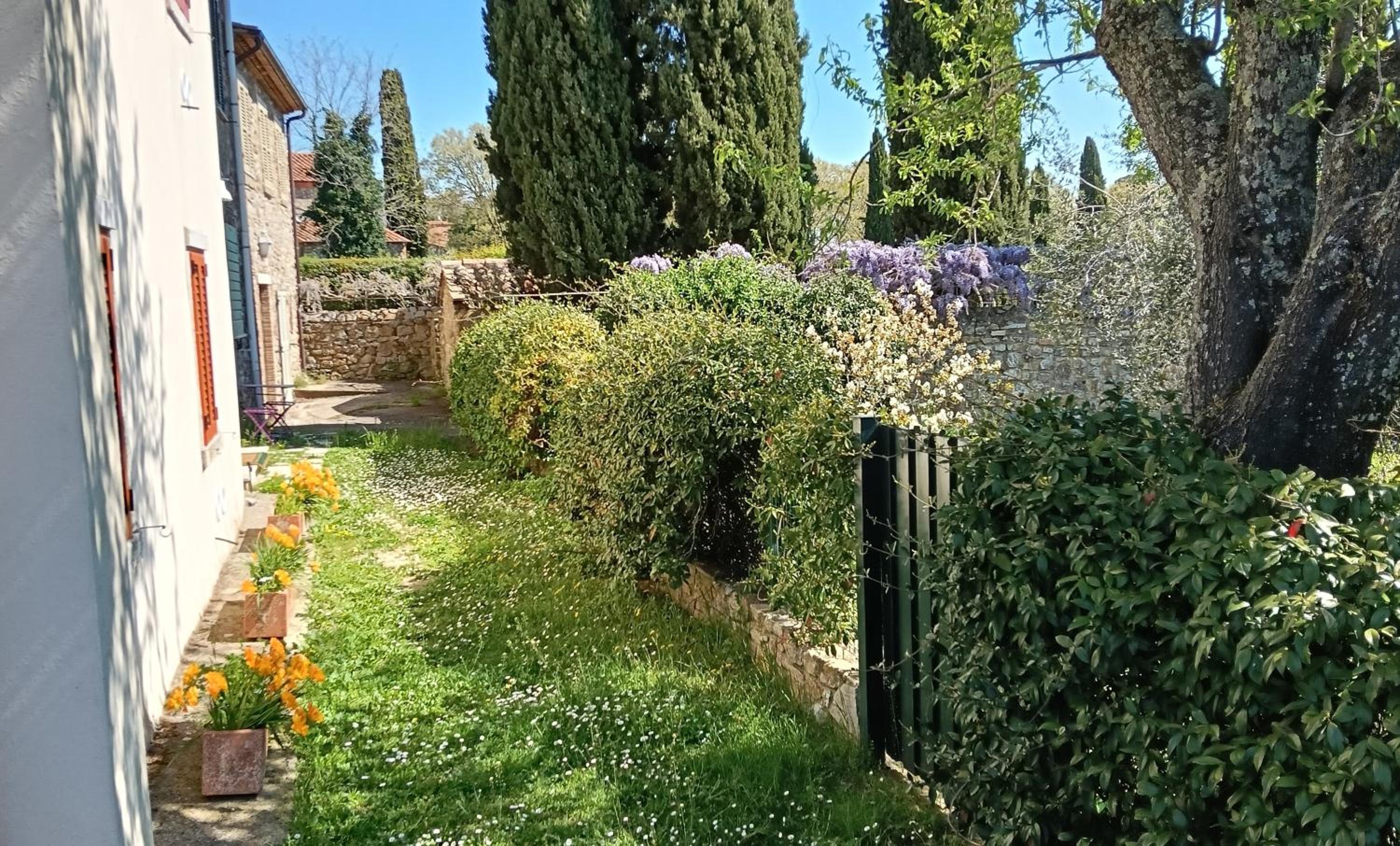 GiuMa Tuscany Historic Country House with Patio near Saturnia Hot Springs