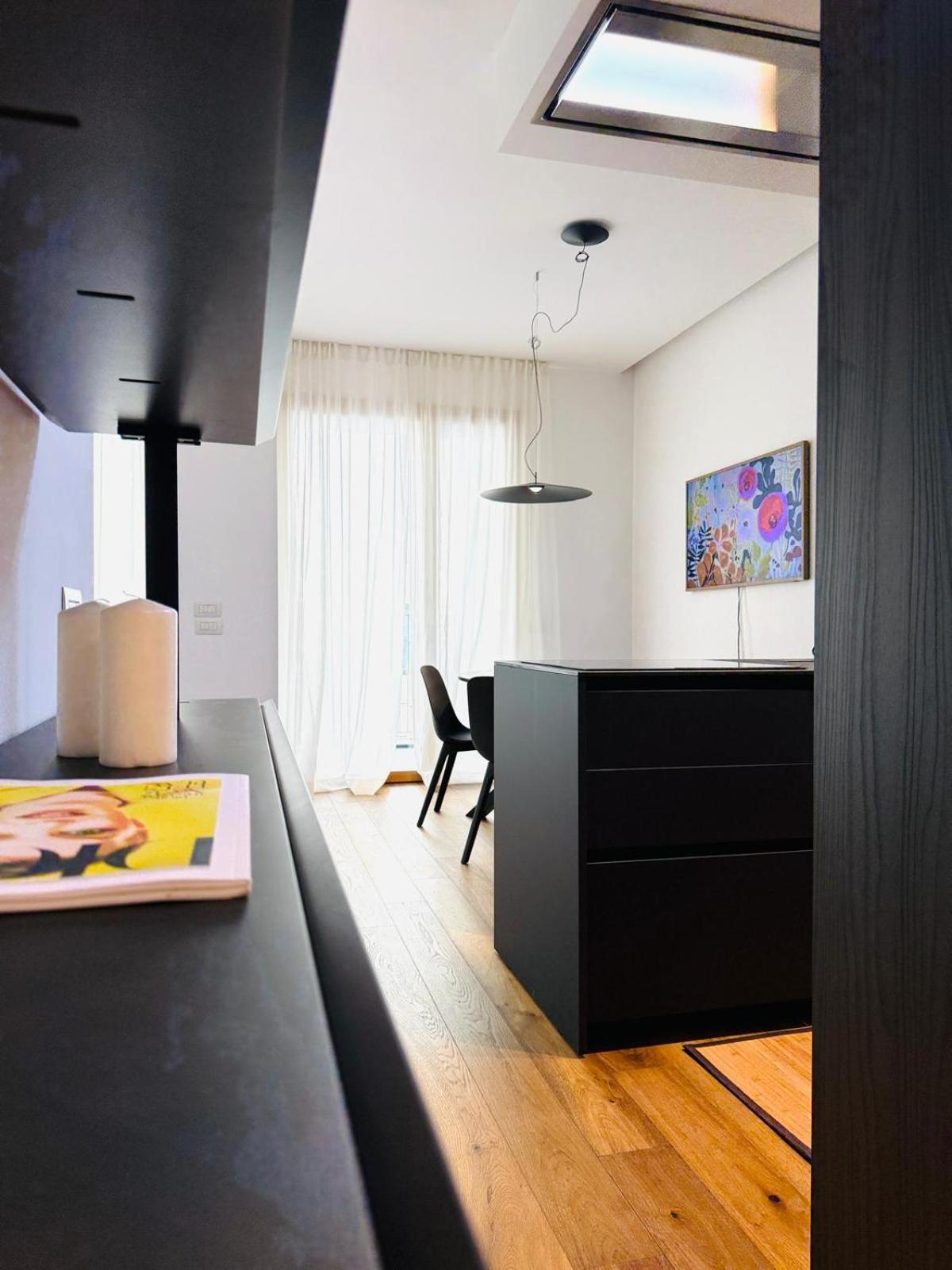 ComeCasa Milano Modern Retreat Gym & Style