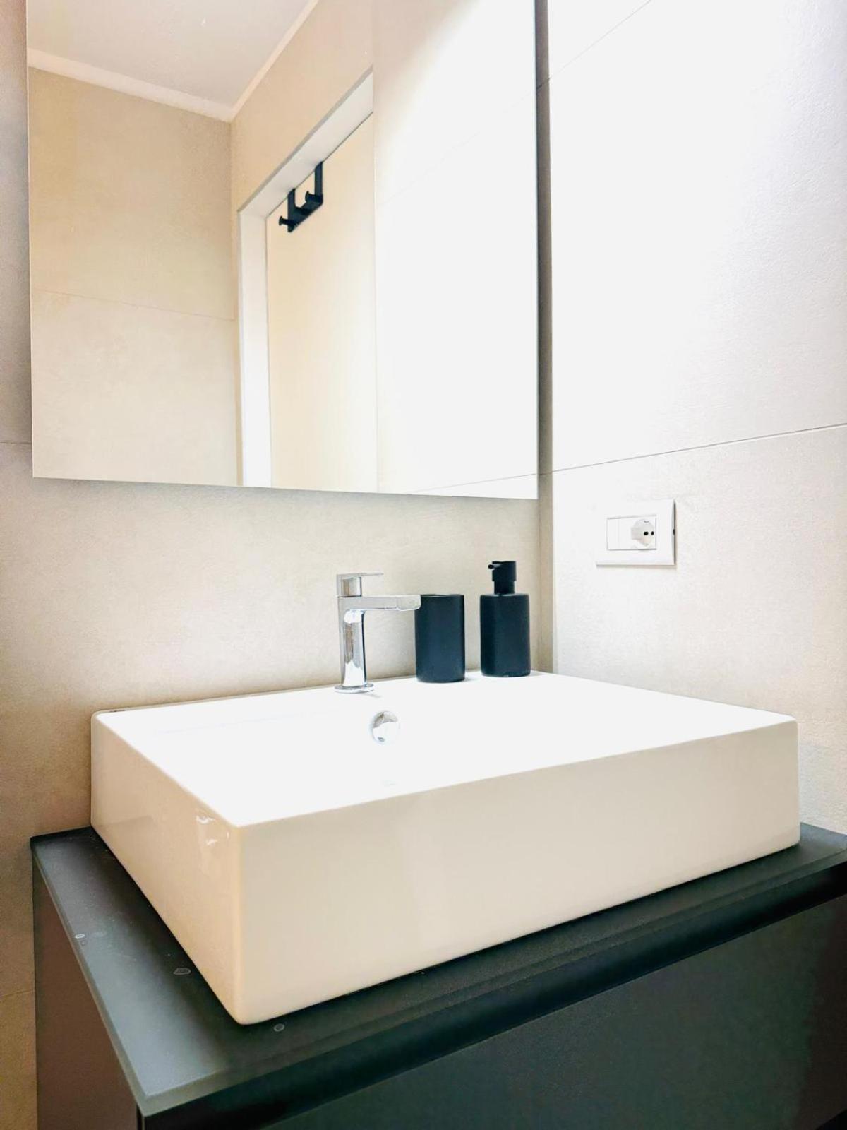 ComeCasa Milano Modern Retreat Gym & Style