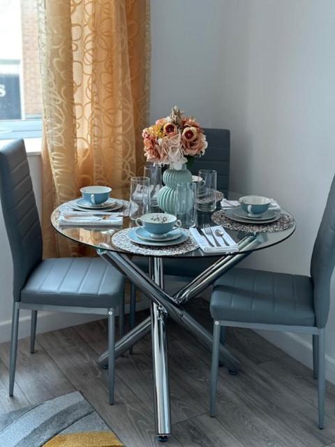 Luxurious 2 - Bedroom Apartment