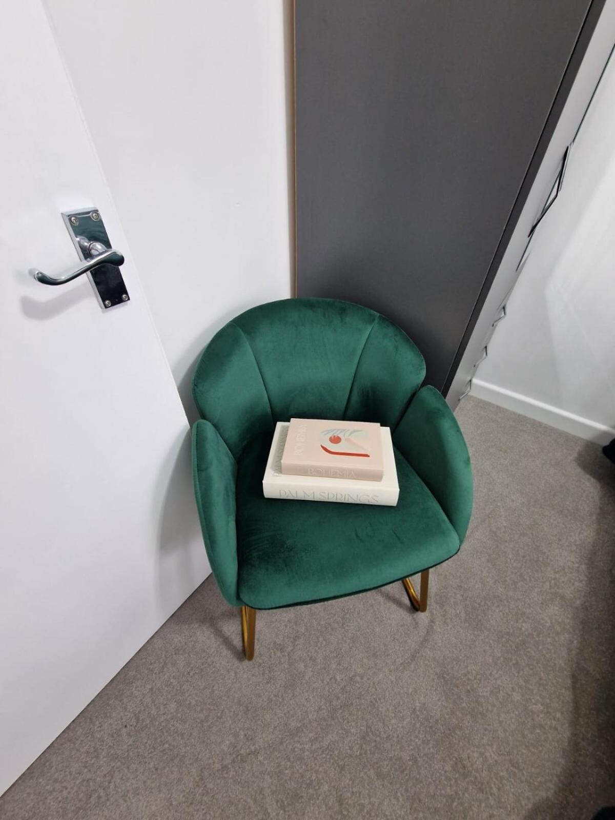 Luxurious 2 - Bedroom Apartment