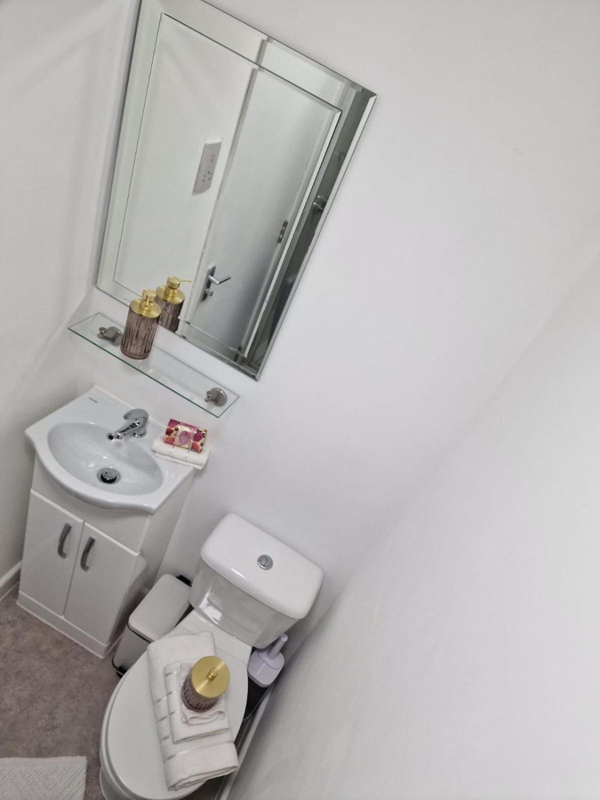 Luxurious 2 - Bedroom Apartment