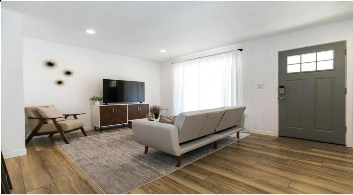 Cozy With 2 Bath 10 min to Downtown Denver And Fast Wifi