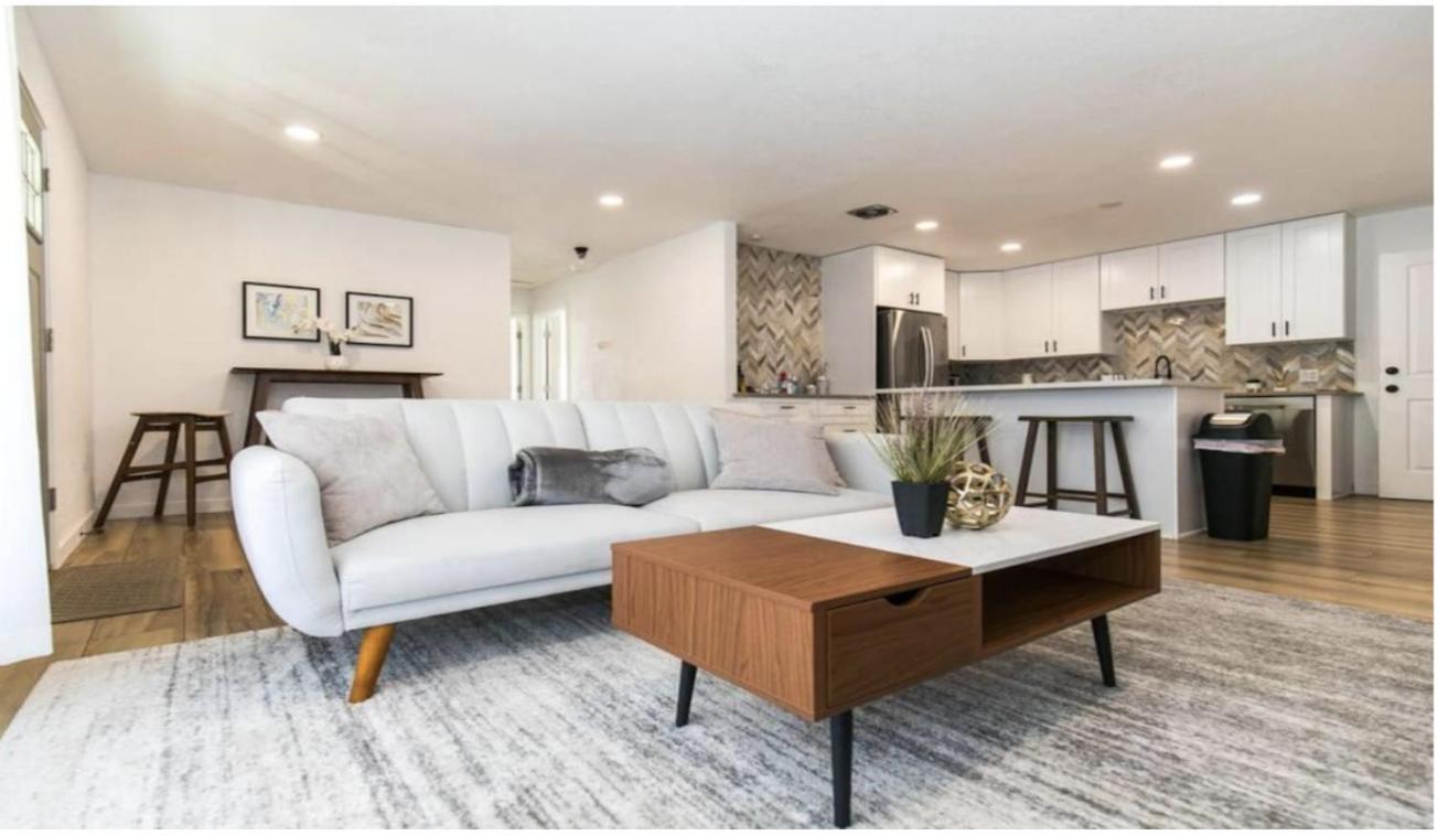 Cozy With 2 Bath 10 min to Downtown Denver And Fast Wifi
