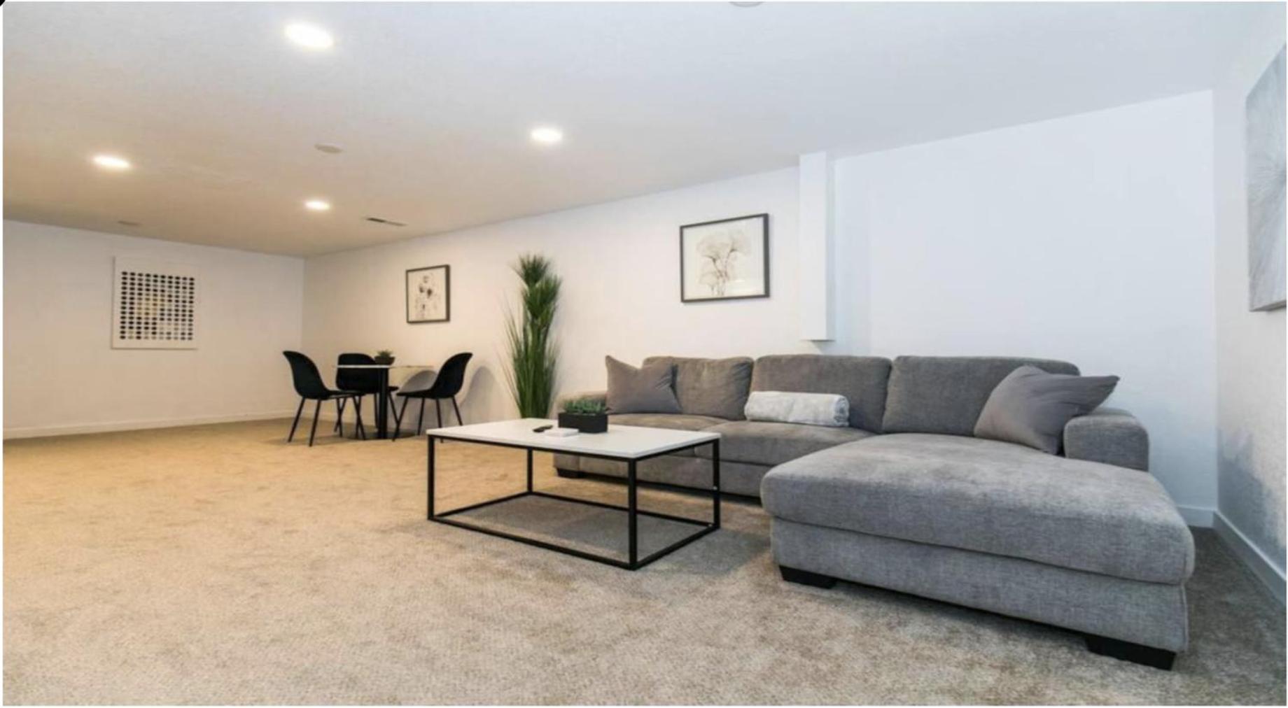 Cozy With 2 Bath 10 min to Downtown Denver And Fast Wifi