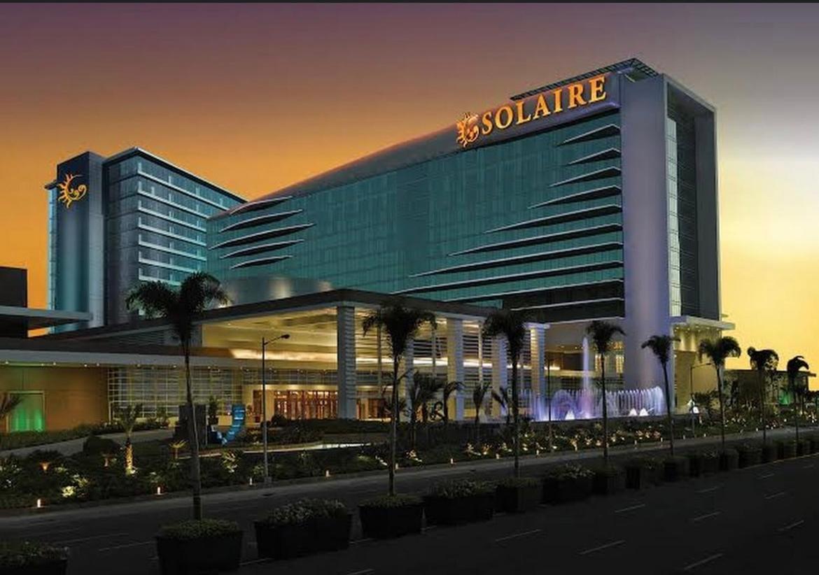 Spacious Elegant Apartment Hotel near City of Dreams, Airport, MOA, Okada, Ayala Malls, and Solaire Casino with free 5 pool access