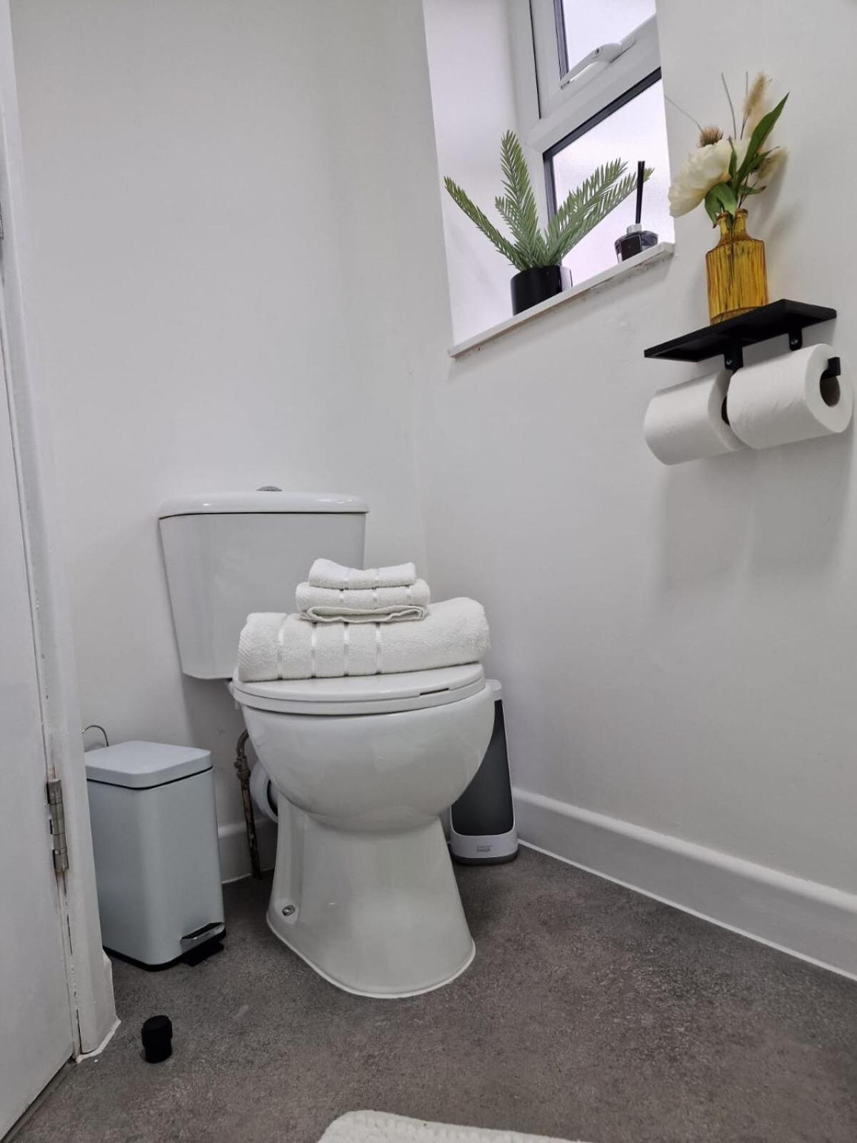 4 Rental Apartments -Local -Contractors- London