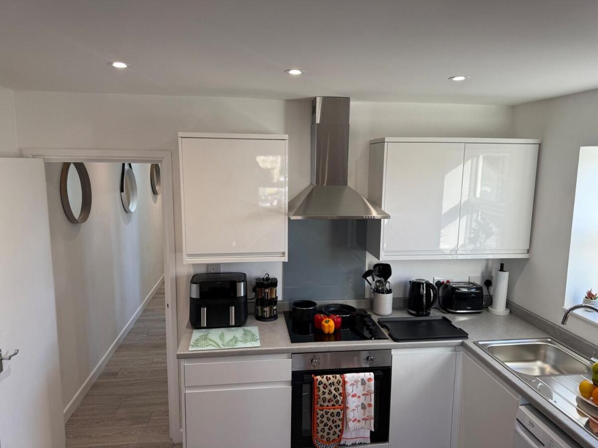 4 Rental Apartments -Local -Contractors- London