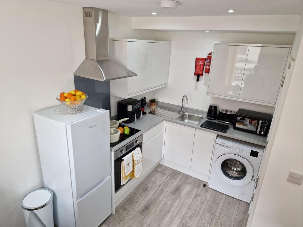 4 Rental Apartments -Local -Contractors- London