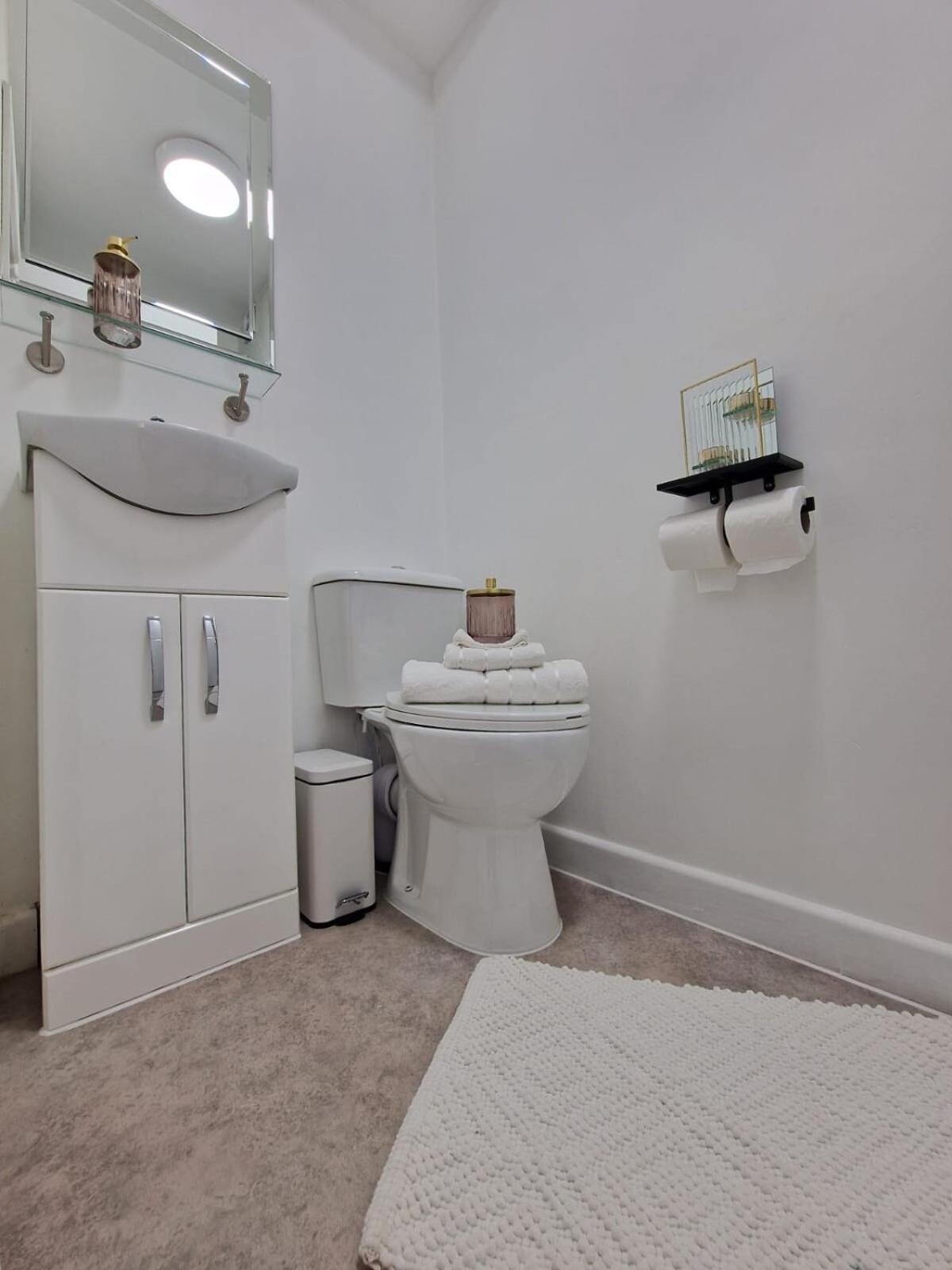 4 Rental Apartments -Local -Contractors- London