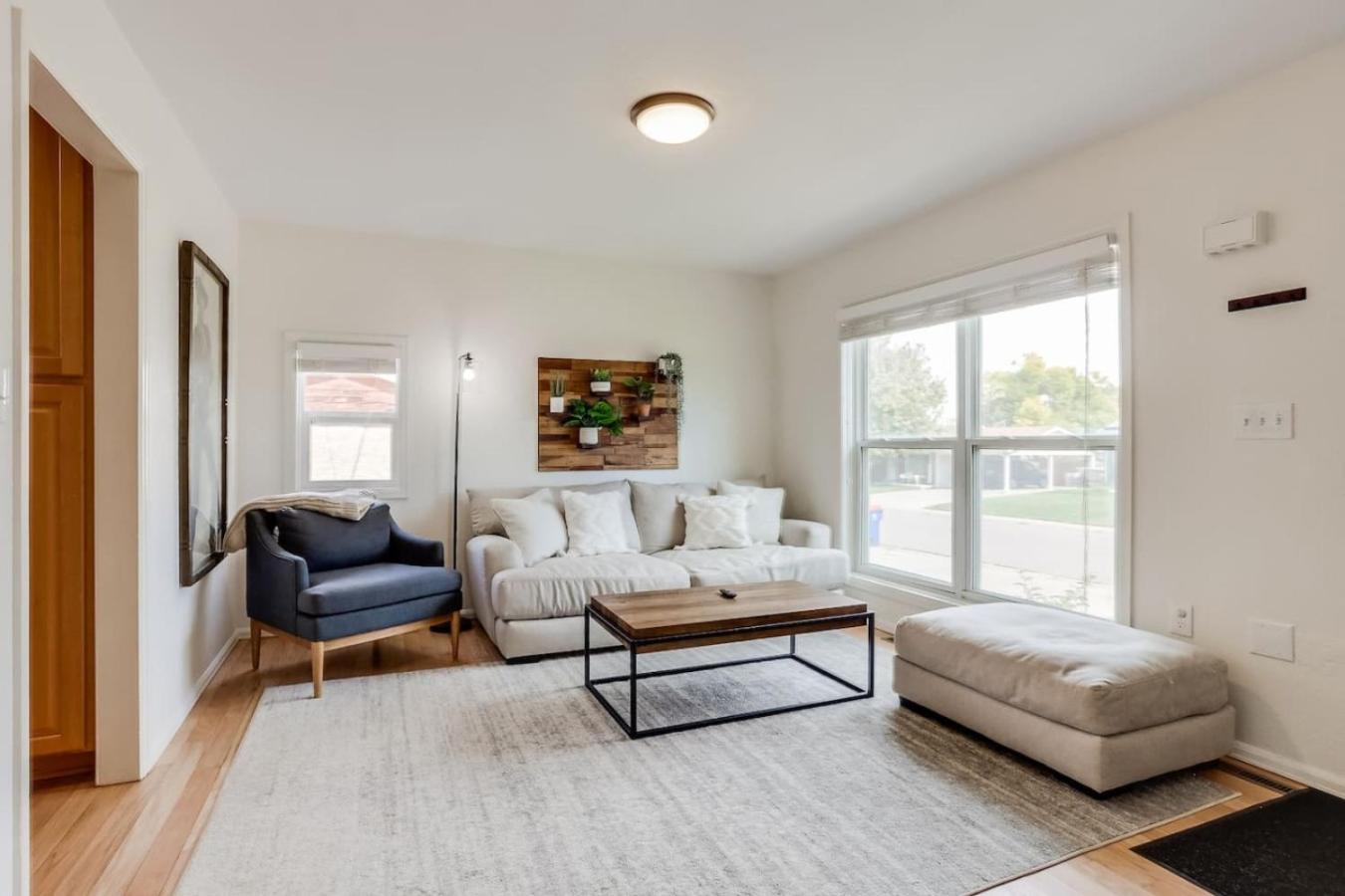 Spacious and Stylish Home With Fast Wifi and Near to Downtown