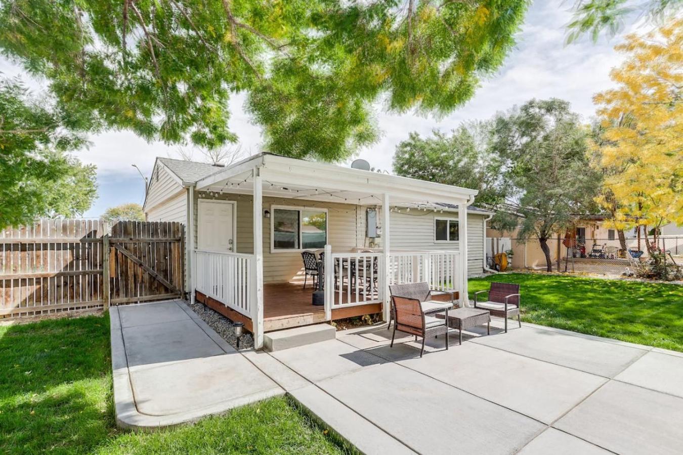 Spacious and Stylish Home With Fast Wifi and Near to Downtown