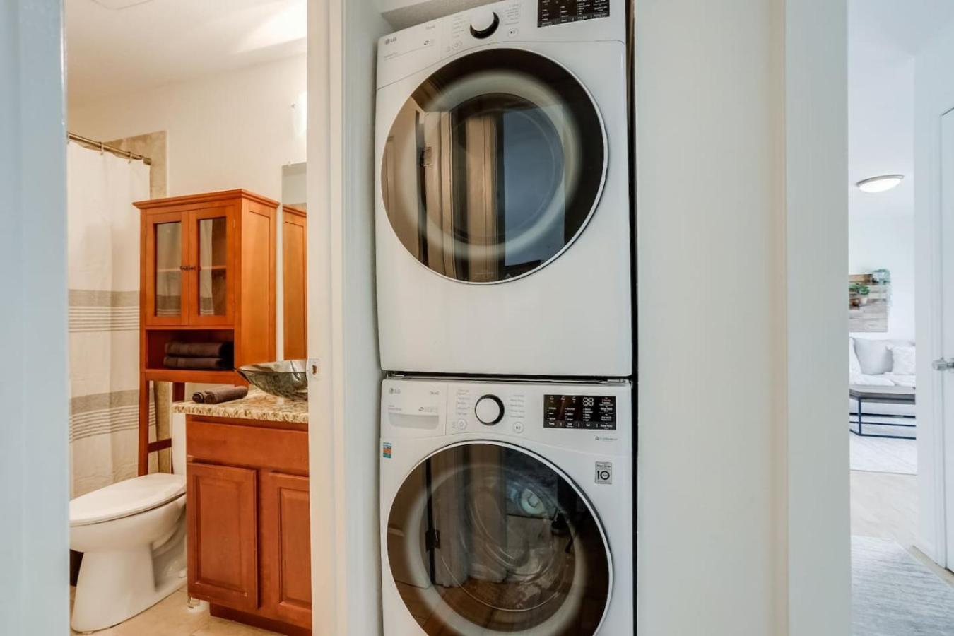 Spacious and Stylish Home With Fast Wifi and Near to Downtown