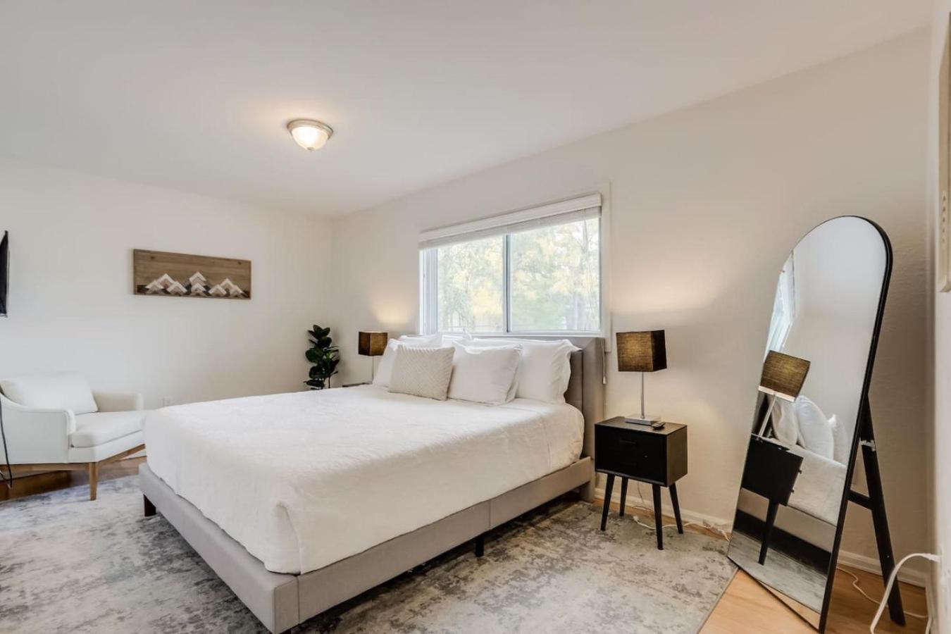 Spacious and Stylish Home With Fast Wifi and Near to Downtown