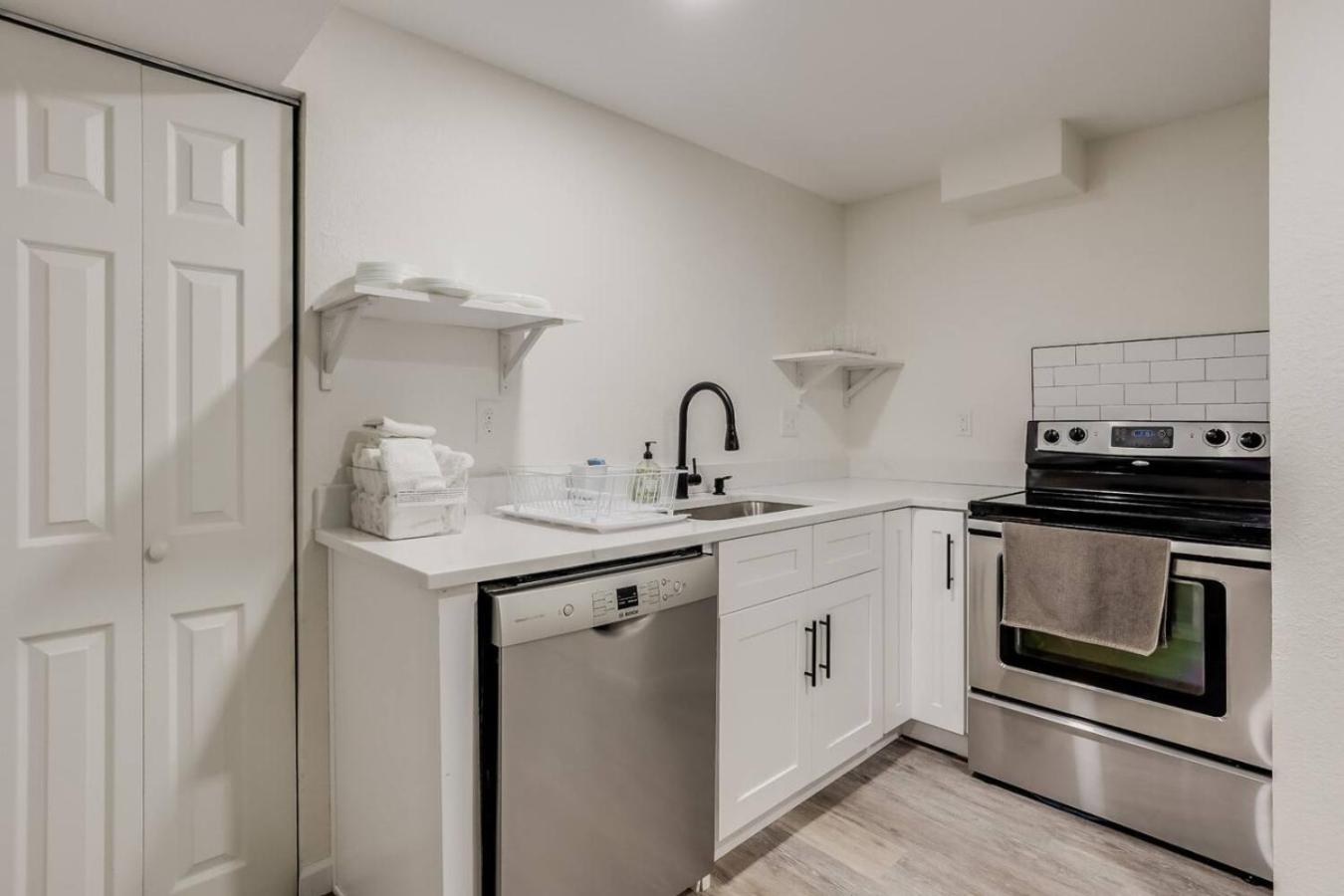 Spacious and Stylish Home With Fast Wifi and Near to Downtown