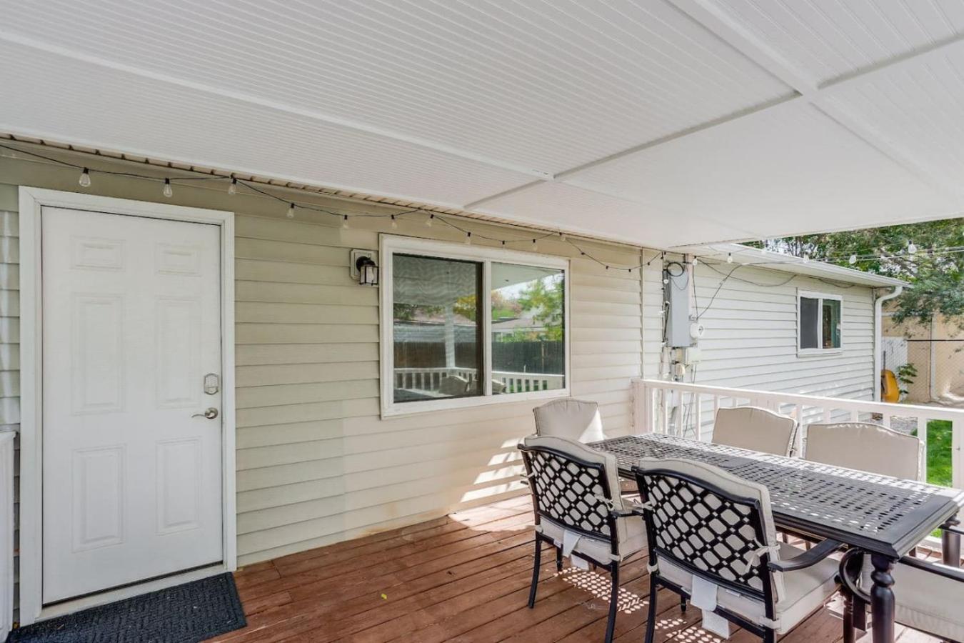 Spacious and Stylish Home With Fast Wifi and Near to Downtown