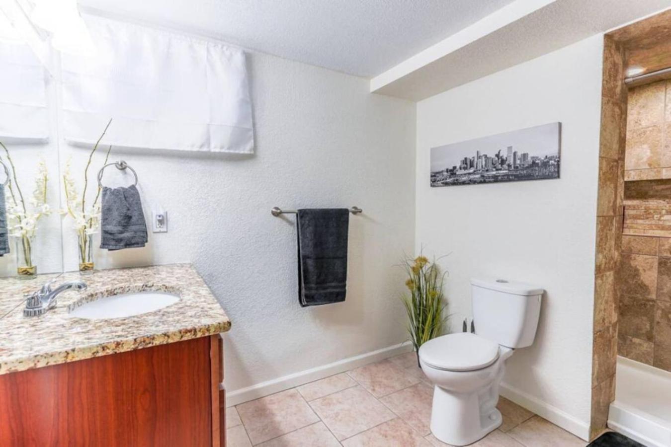 Spacious and Stylish Home With Fast Wifi and Near to Downtown