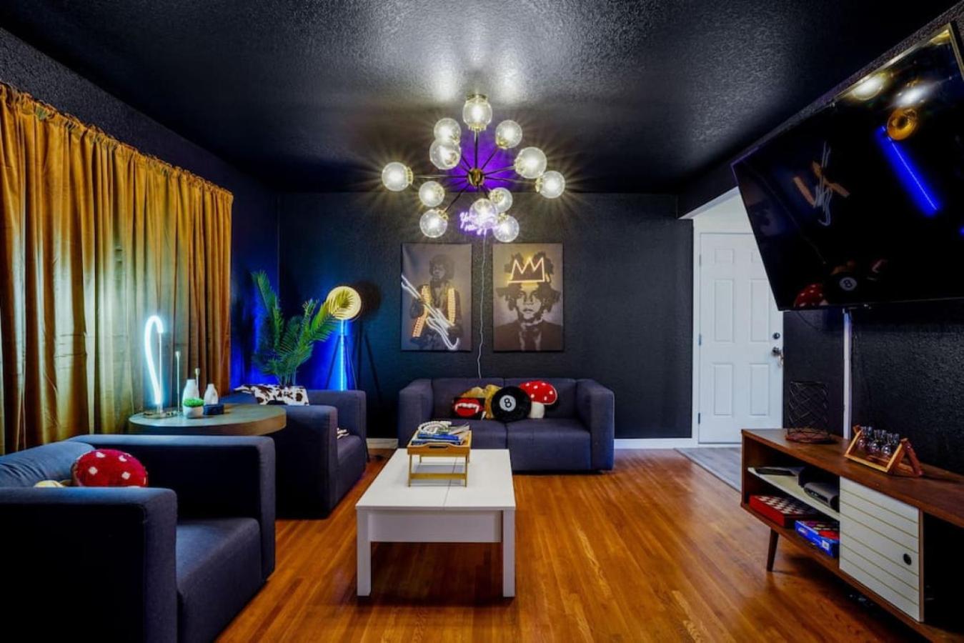 5 Bedroom Home 10 Min Drive To Downtown