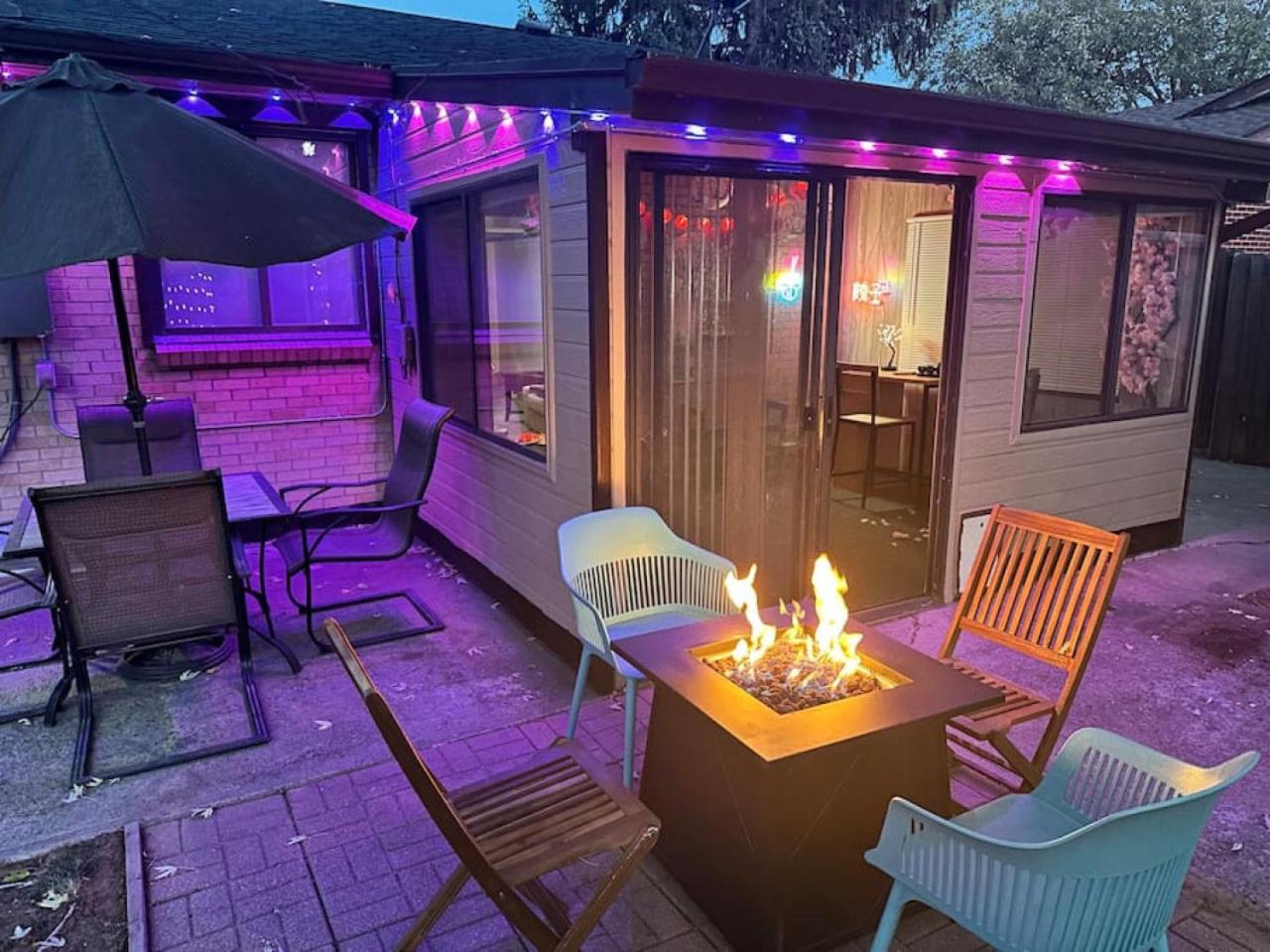 5 Bedroom Home 10 Min Drive To Downtown