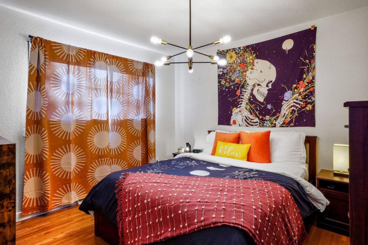 5 Bedroom Home 10 Min Drive To Downtown