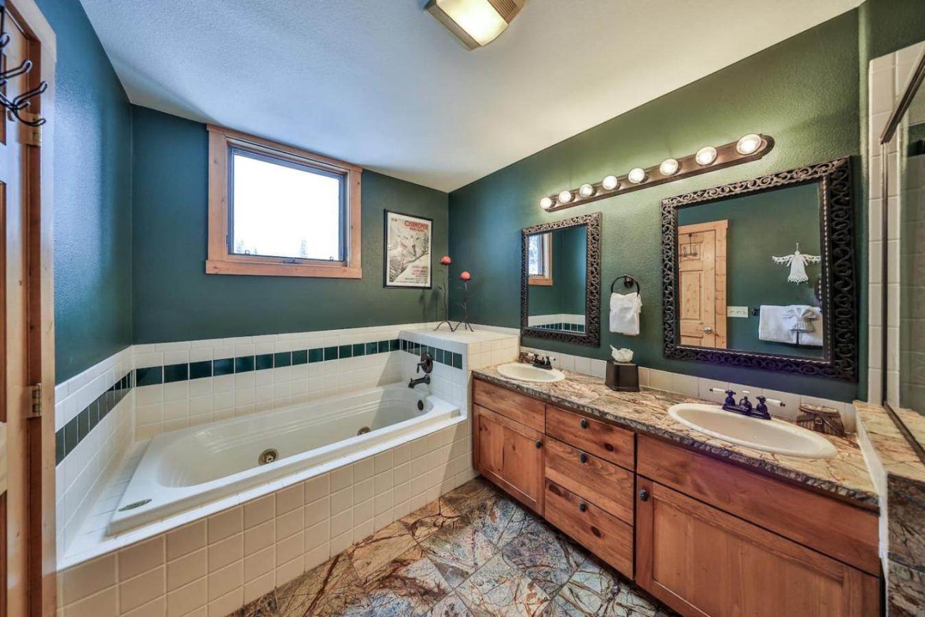 Rocky Mountain Retreat Steps to Slopes with Hot Tub and Spectacular Views