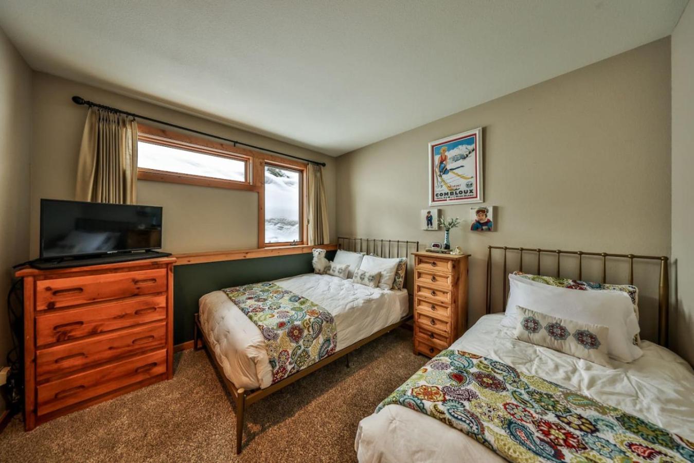 Rocky Mountain Retreat Steps to Slopes with Hot Tub and Spectacular Views